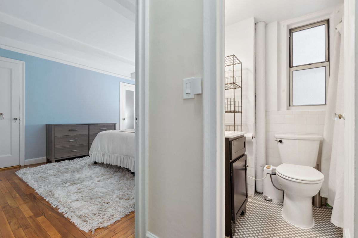 #9 photo, 333 E 43rd Street, マンハッタン Turtle Bay , NY 10017