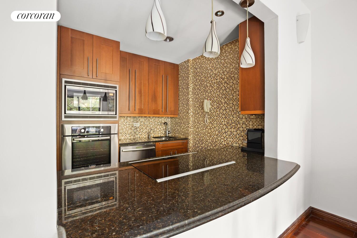 #4 photo, 100 UNITED NATIONS Plaza, マンハッタン Turtle Bay , NY 10017