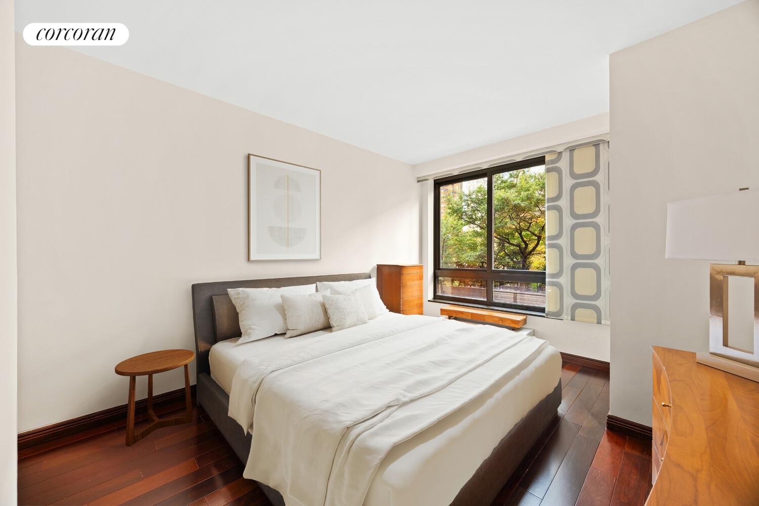 #5 photo, 100 UNITED NATIONS Plaza, マンハッタン Turtle Bay , NY 10017