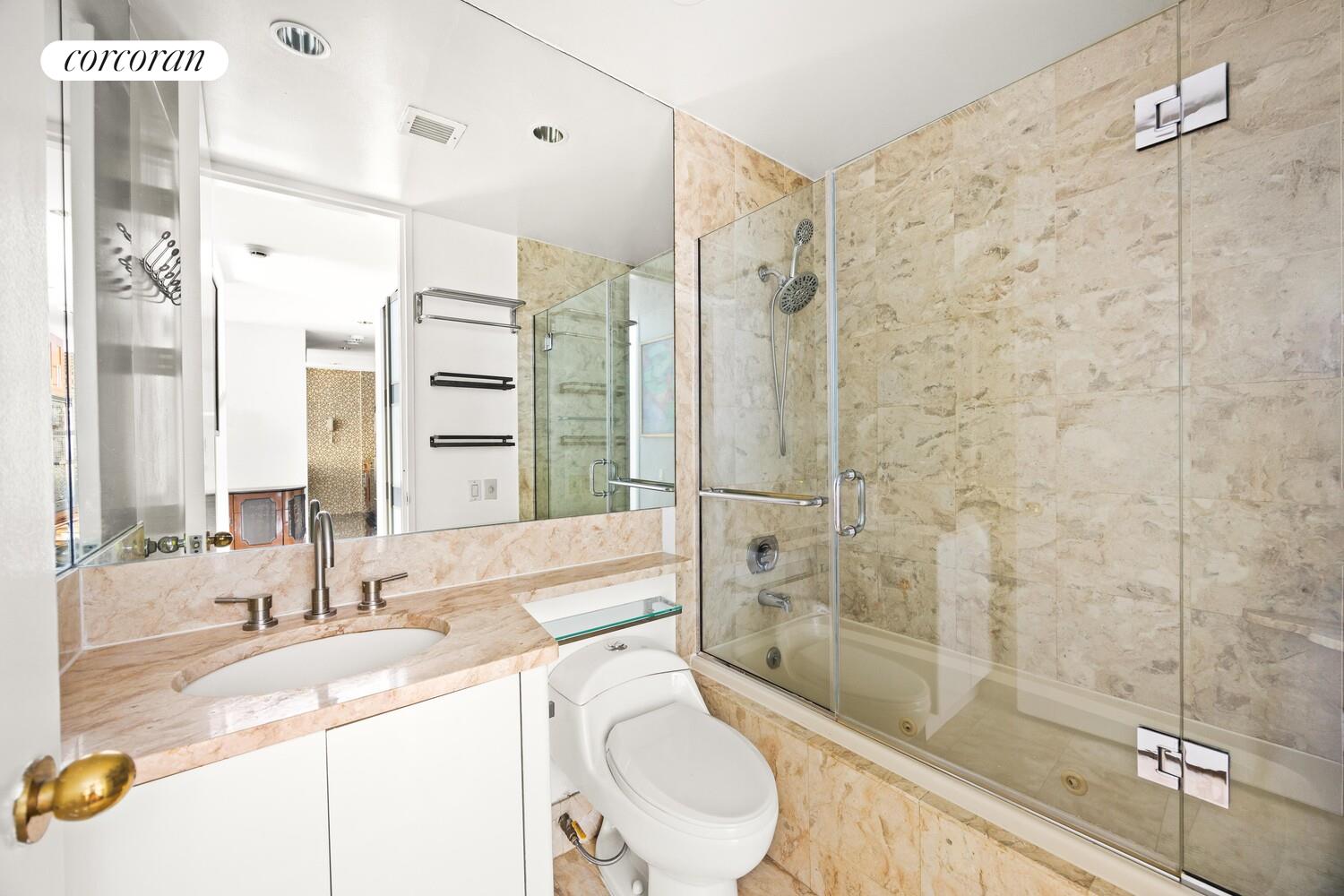 #6 photo, 100 UNITED NATIONS Plaza, マンハッタン Turtle Bay , NY 10017