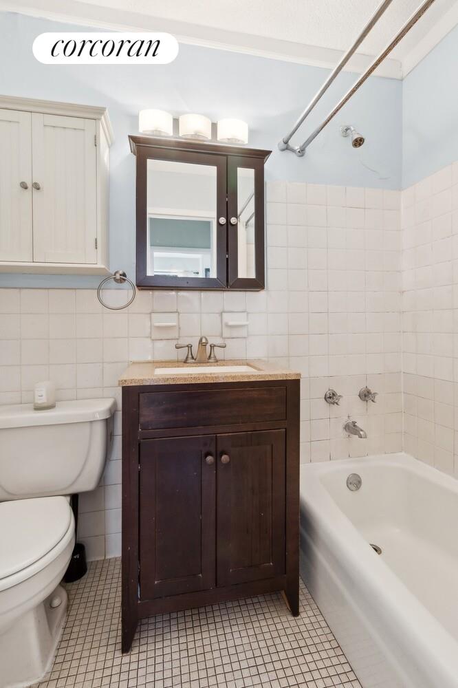 #3 photo, Woodside, Woodside , NY 11377