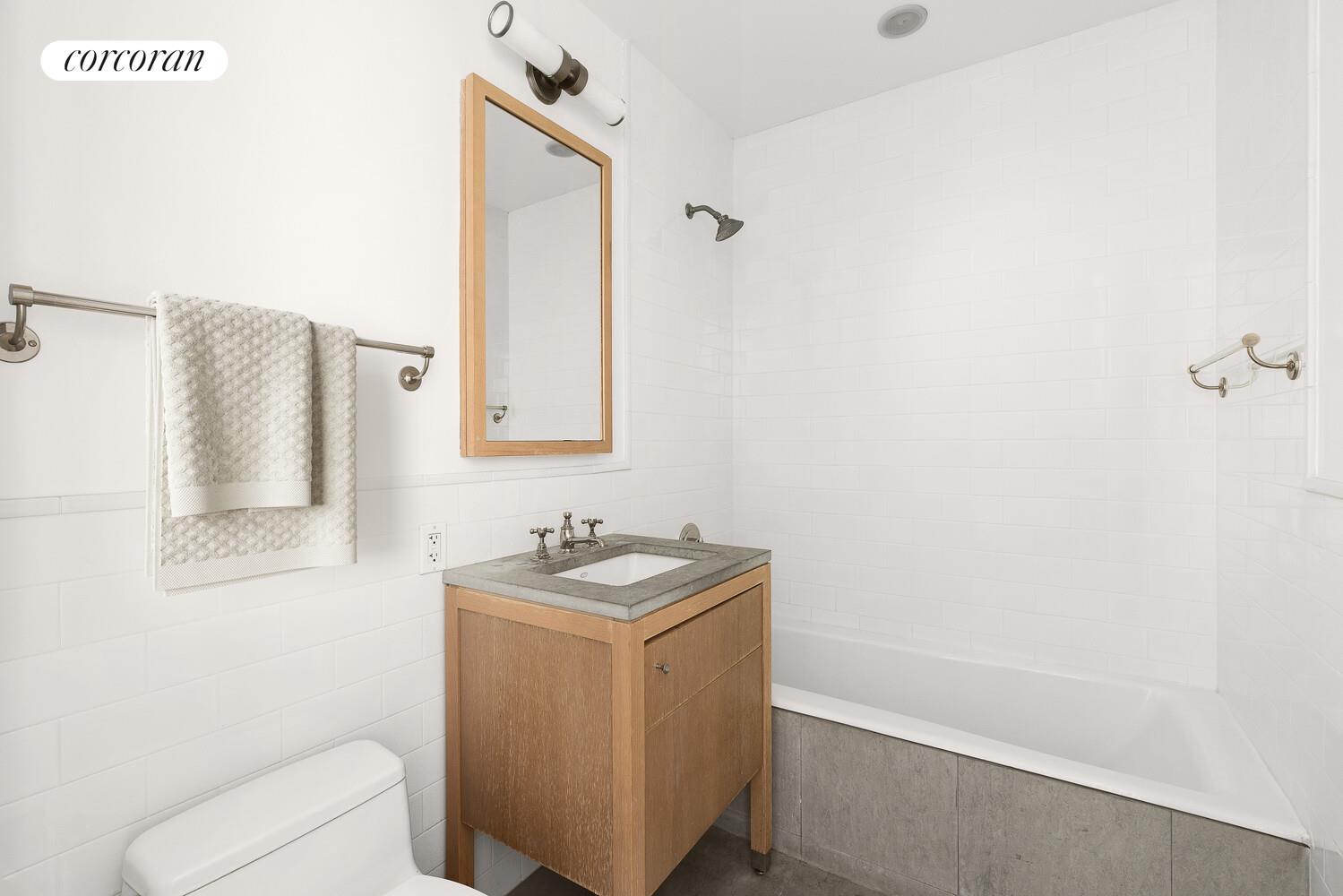 #10 photo, 245 W 99TH Street, マンハッタン Upper West Side , NY 10025