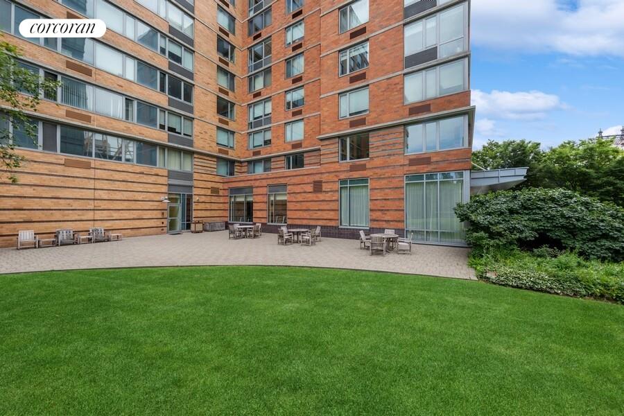 #20 photo, 425 MAIN Street, マンハッタン Roosevelt Island , NY 10044