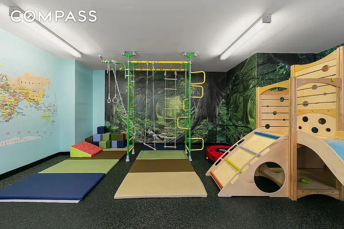 #14 photo, 80 Chambers Street, Manhattan , NY 10007