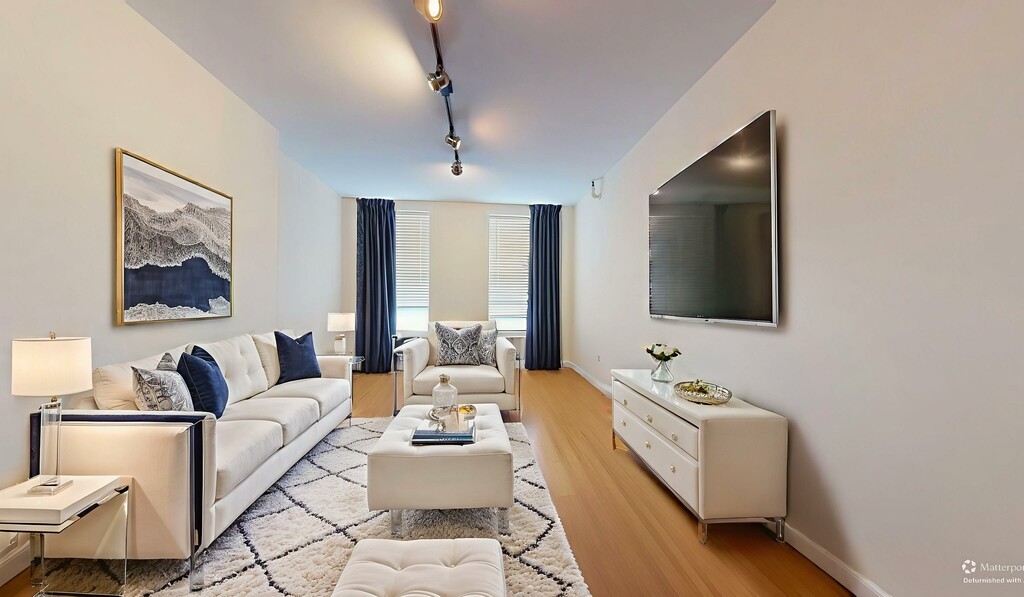 #4 photo, 45-44 VERNON Boulevard, Hunters Point , NY 11101