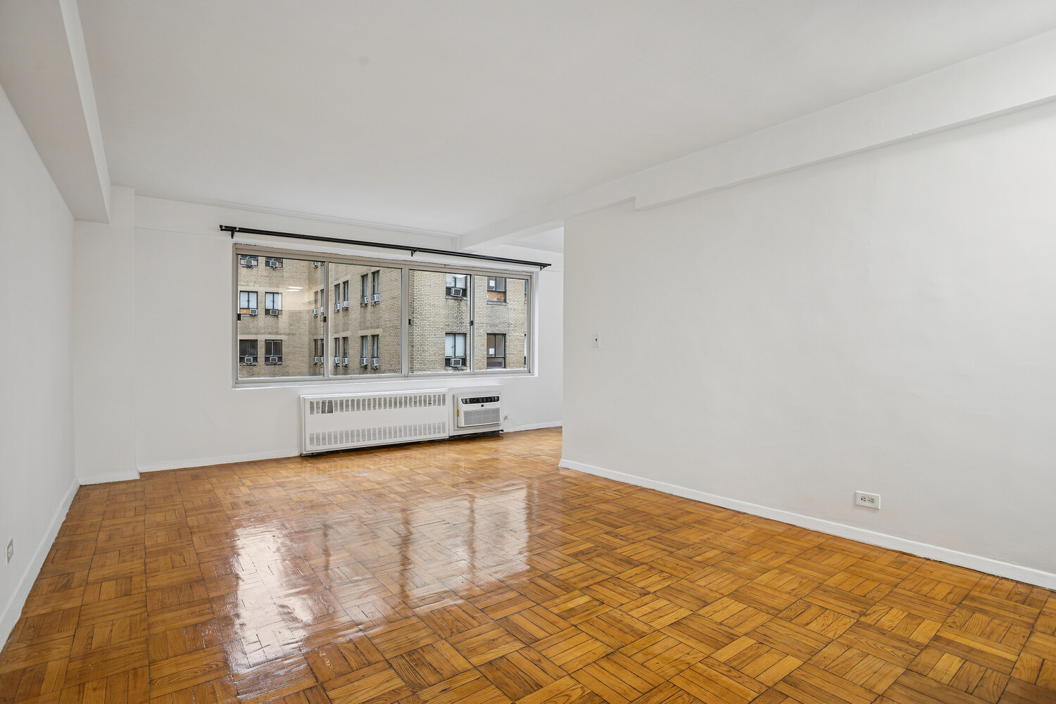 #1 photo, 225 E 46TH Street, マンハッタン Turtle Bay , NY 10017