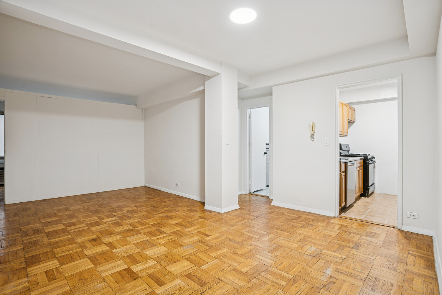 #1 photo, 225 E 46TH Street, マンハッタン Turtle Bay , NY 10017