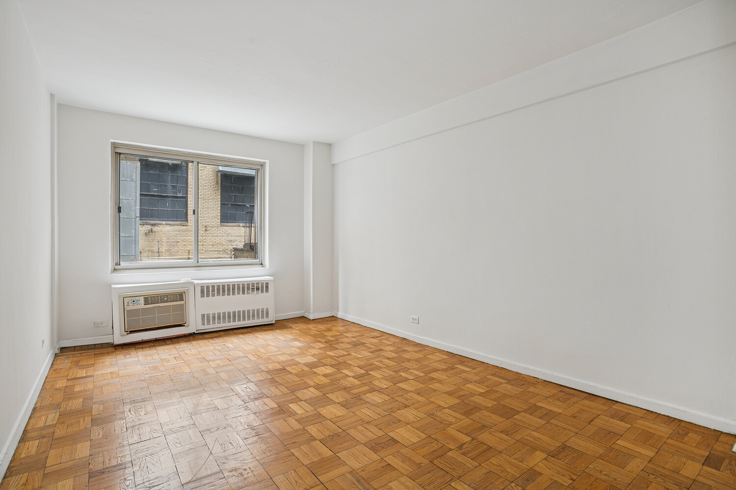 #3 photo, 225 E 46TH Street, マンハッタン Turtle Bay , NY 10017