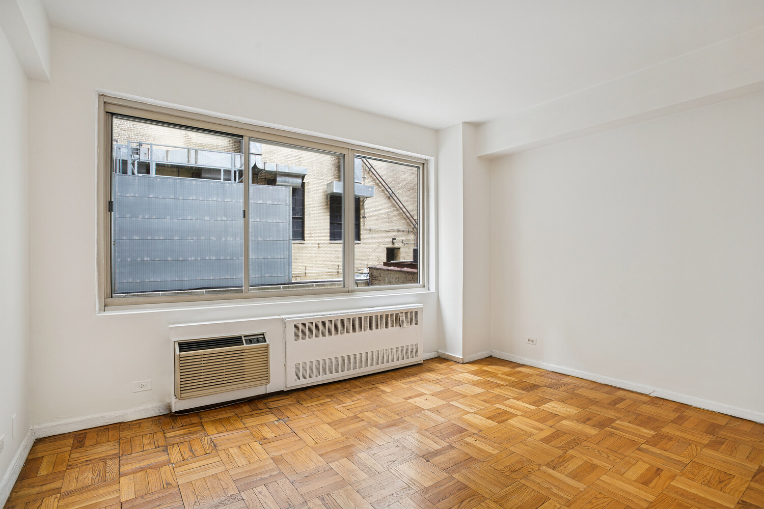 #4 photo, 225 E 46TH Street, マンハッタン Turtle Bay , NY 10017