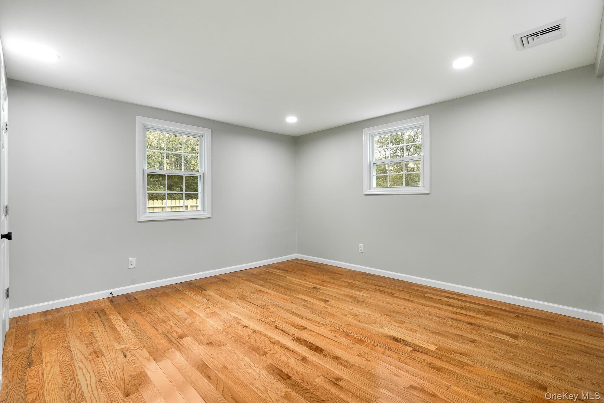 #20 photo, 3167 Lincoln Drive, Mohegan Lake , NY 10547