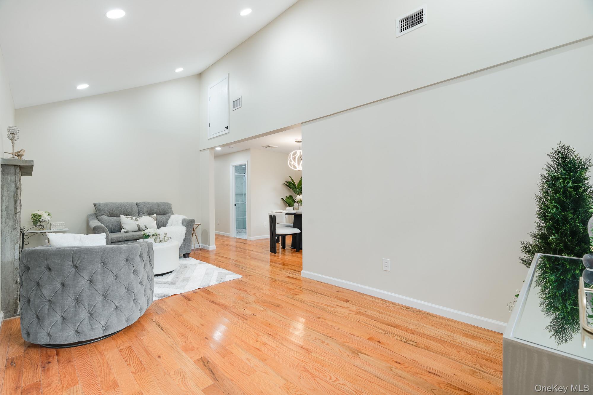 #6 photo, 3167 Lincoln Drive, Mohegan Lake , NY 10547