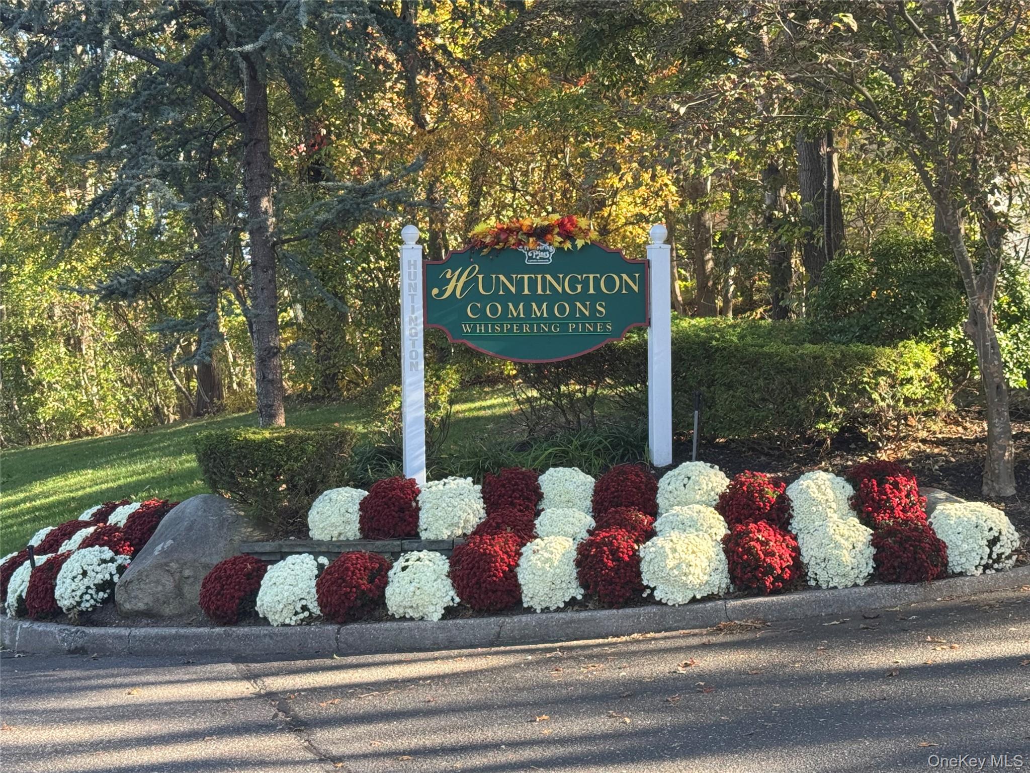 #1 photo, 16 Huntington Commons, Yaphank , NY 11980