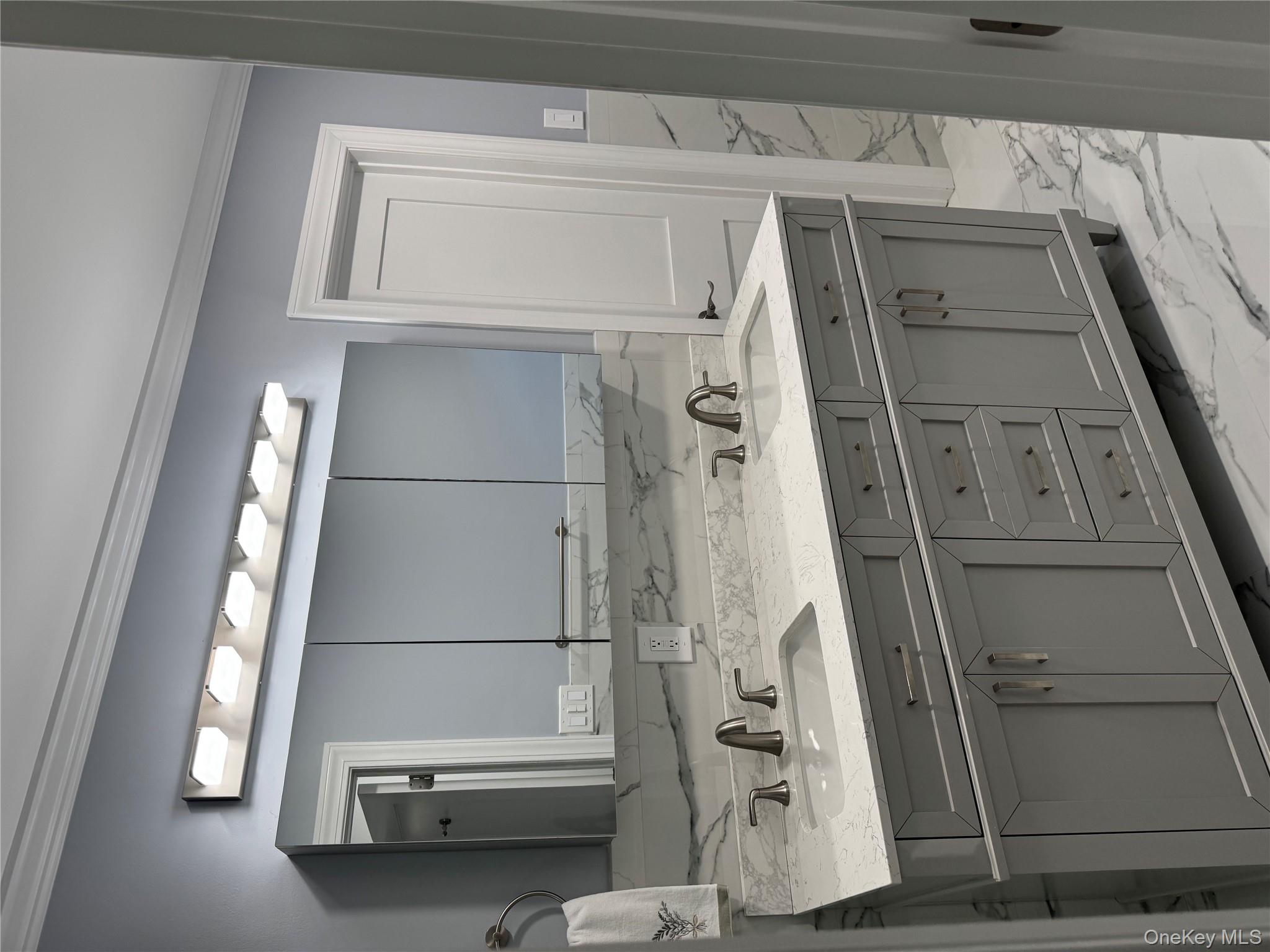 #12 photo, 16 Huntington Commons, Yaphank , NY 11980