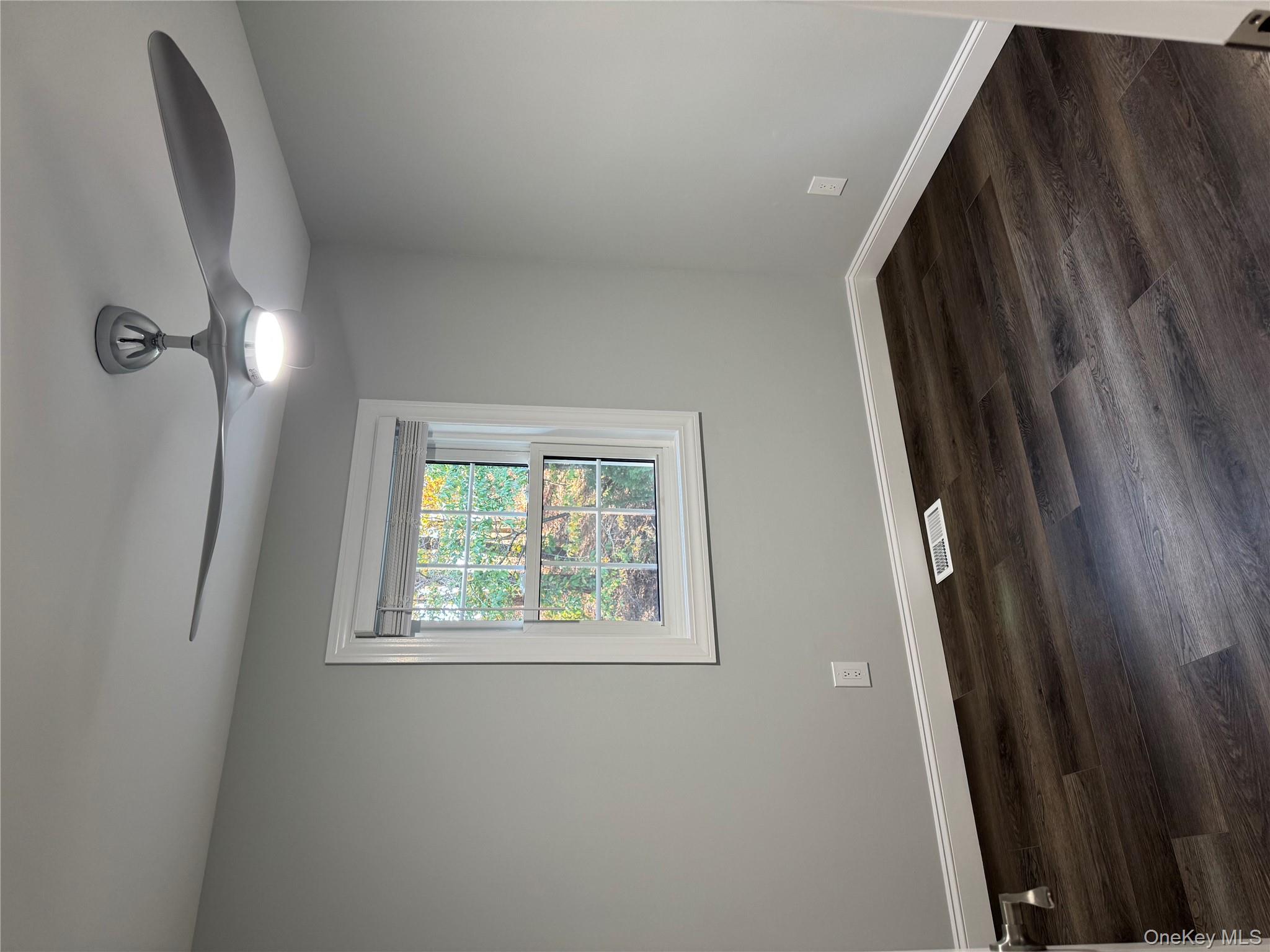 #16 photo, 16 Huntington Commons, Yaphank , NY 11980