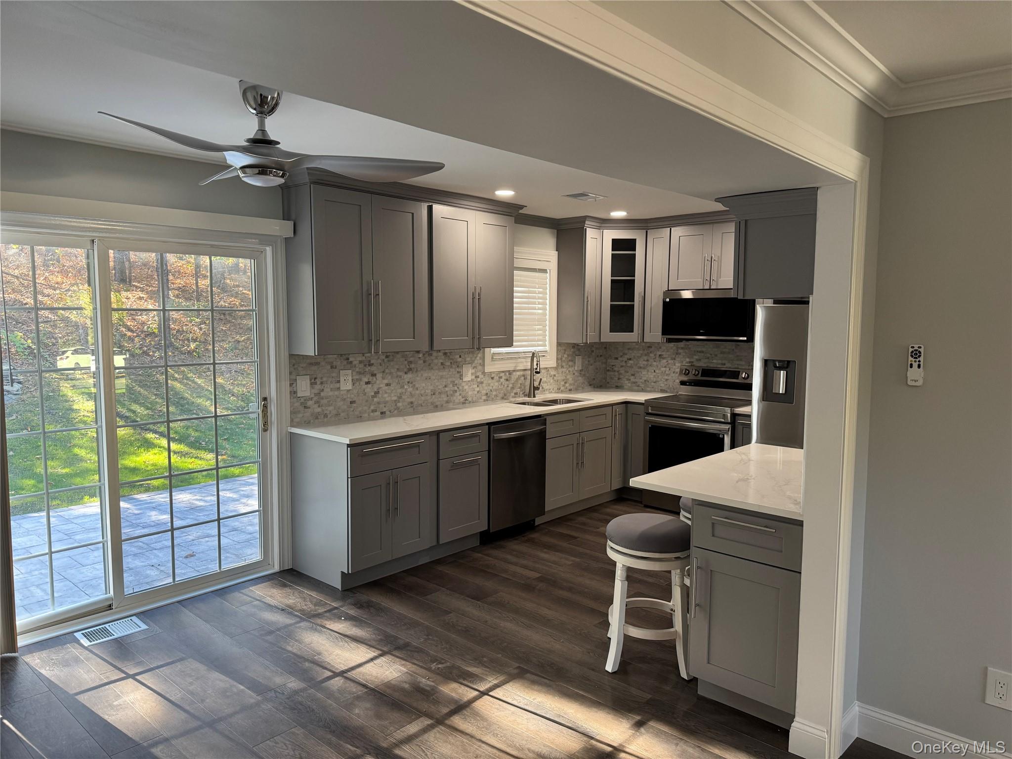 #3 photo, 16 Huntington Commons, Yaphank , NY 11980