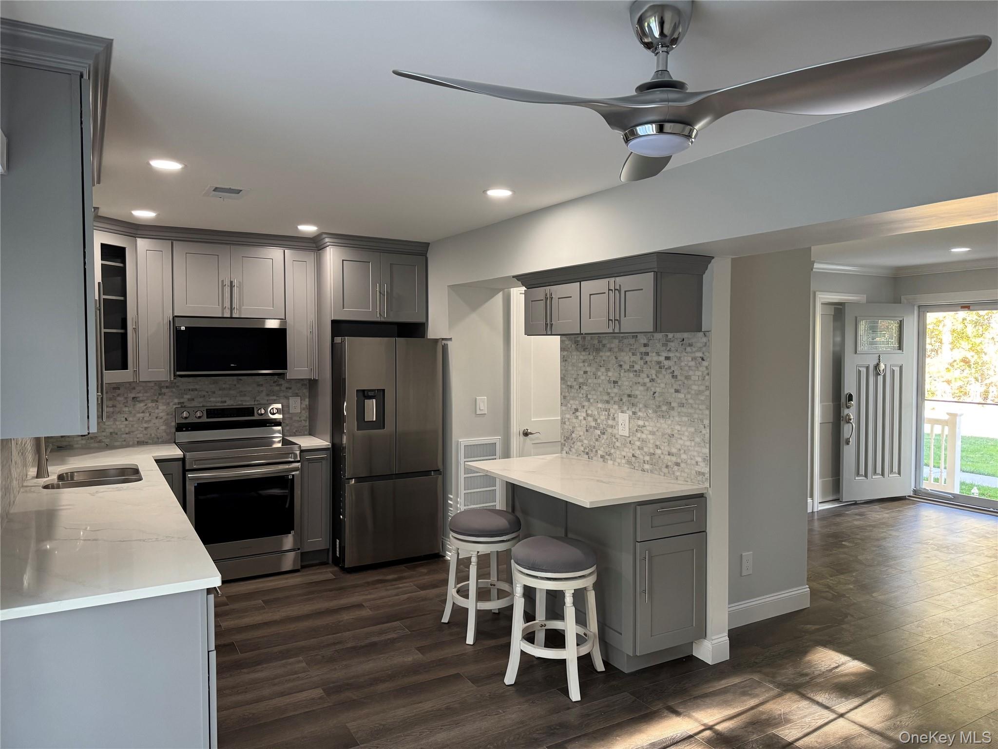 #5 photo, 16 Huntington Commons, Yaphank , NY 11980