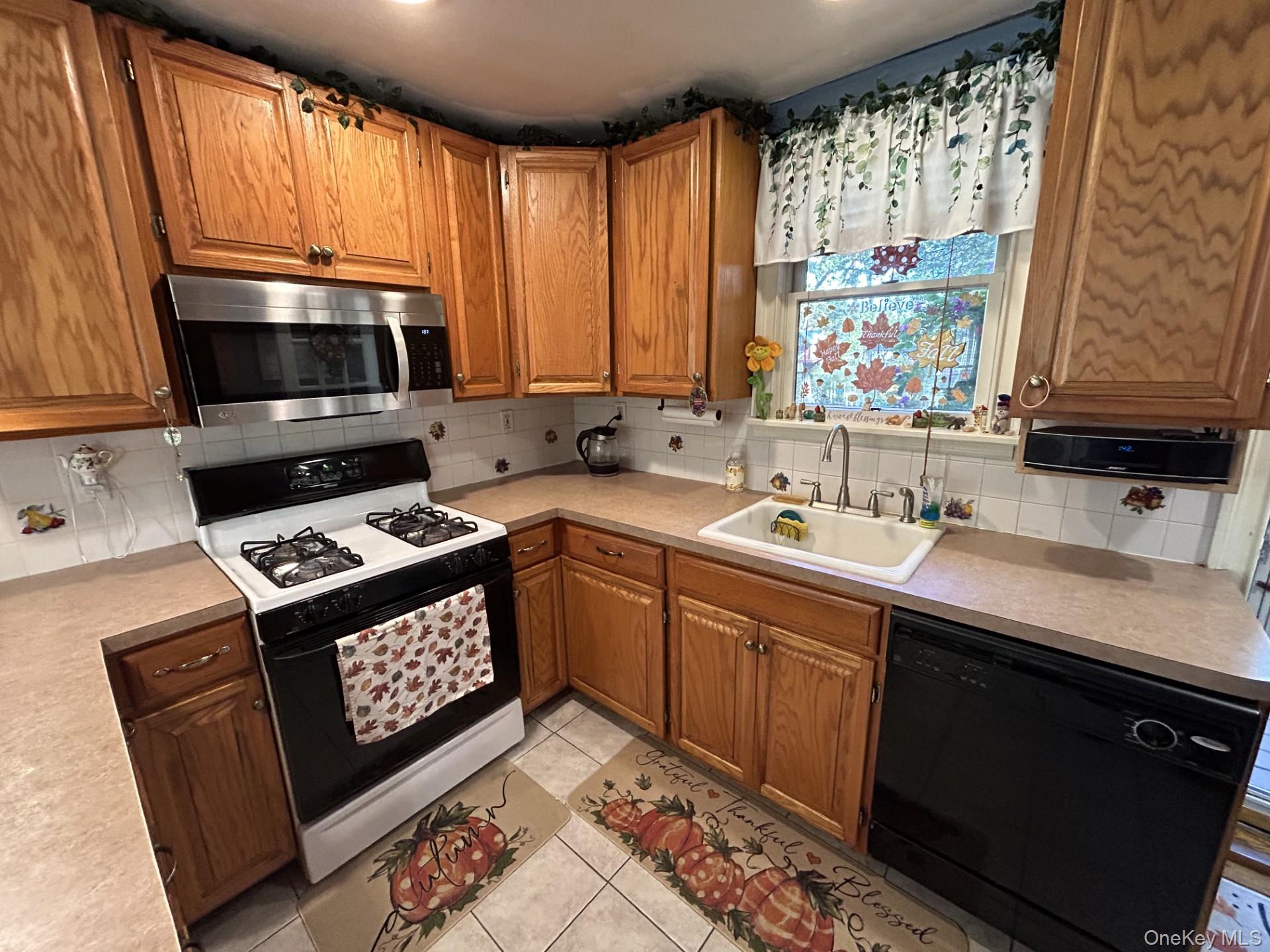 #8 photo, 21 Lakeview Drive, サフォーク郡 Middle Island , NY 11953