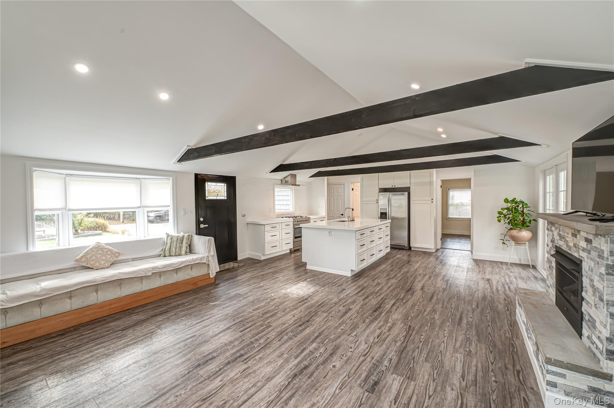 #10 photo, 39 Lynncliff Road, Hampton Bays , NY 11946