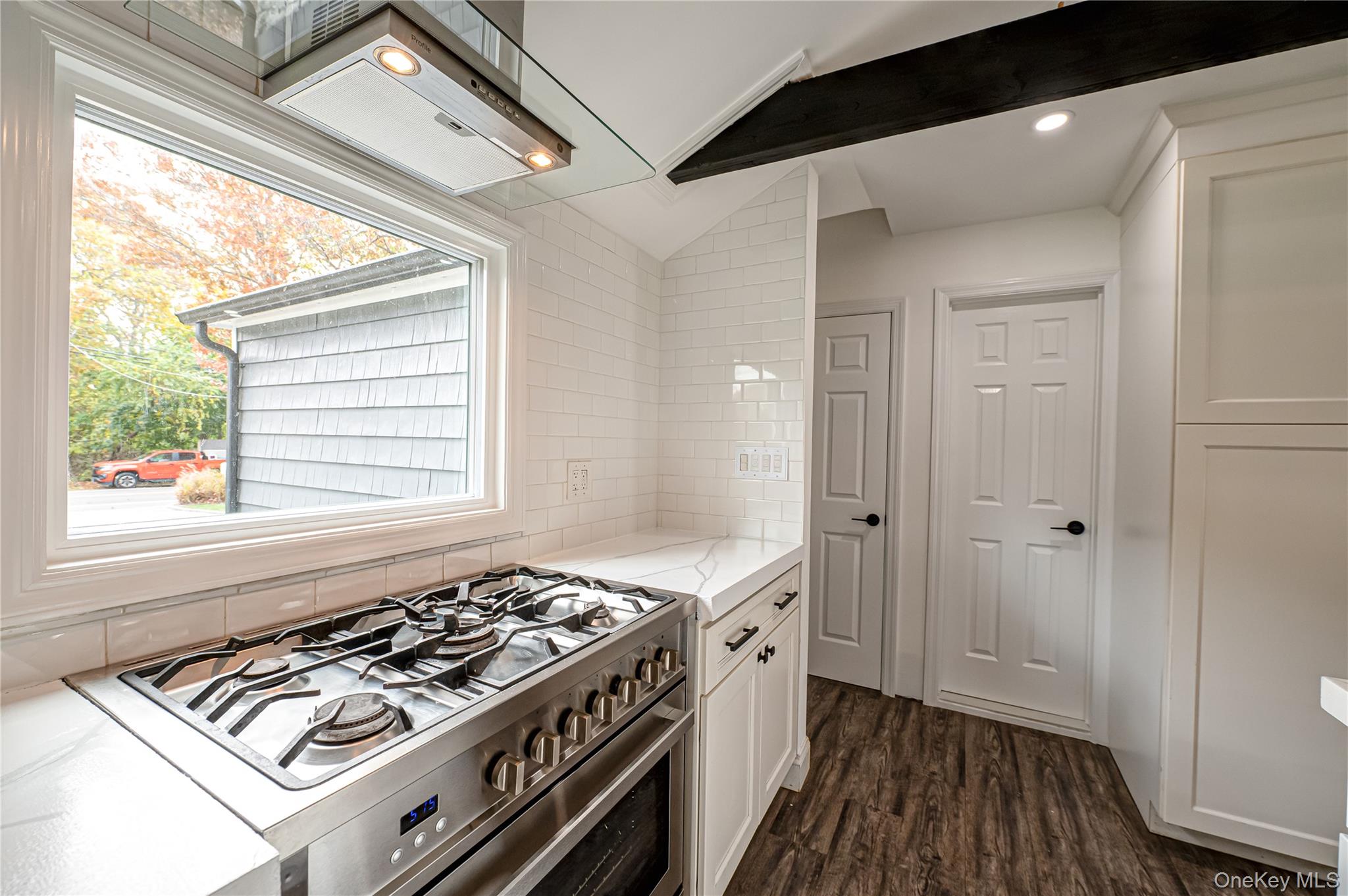 #8 photo, 39 Lynncliff Road, Hampton Bays , NY 11946