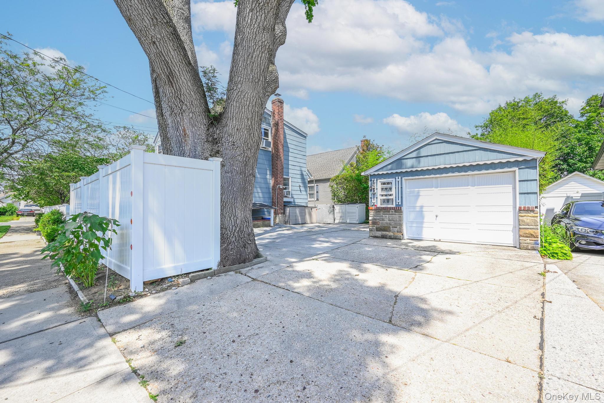 #3 photo, 118 Edmund, Lynbrook , NY 11563