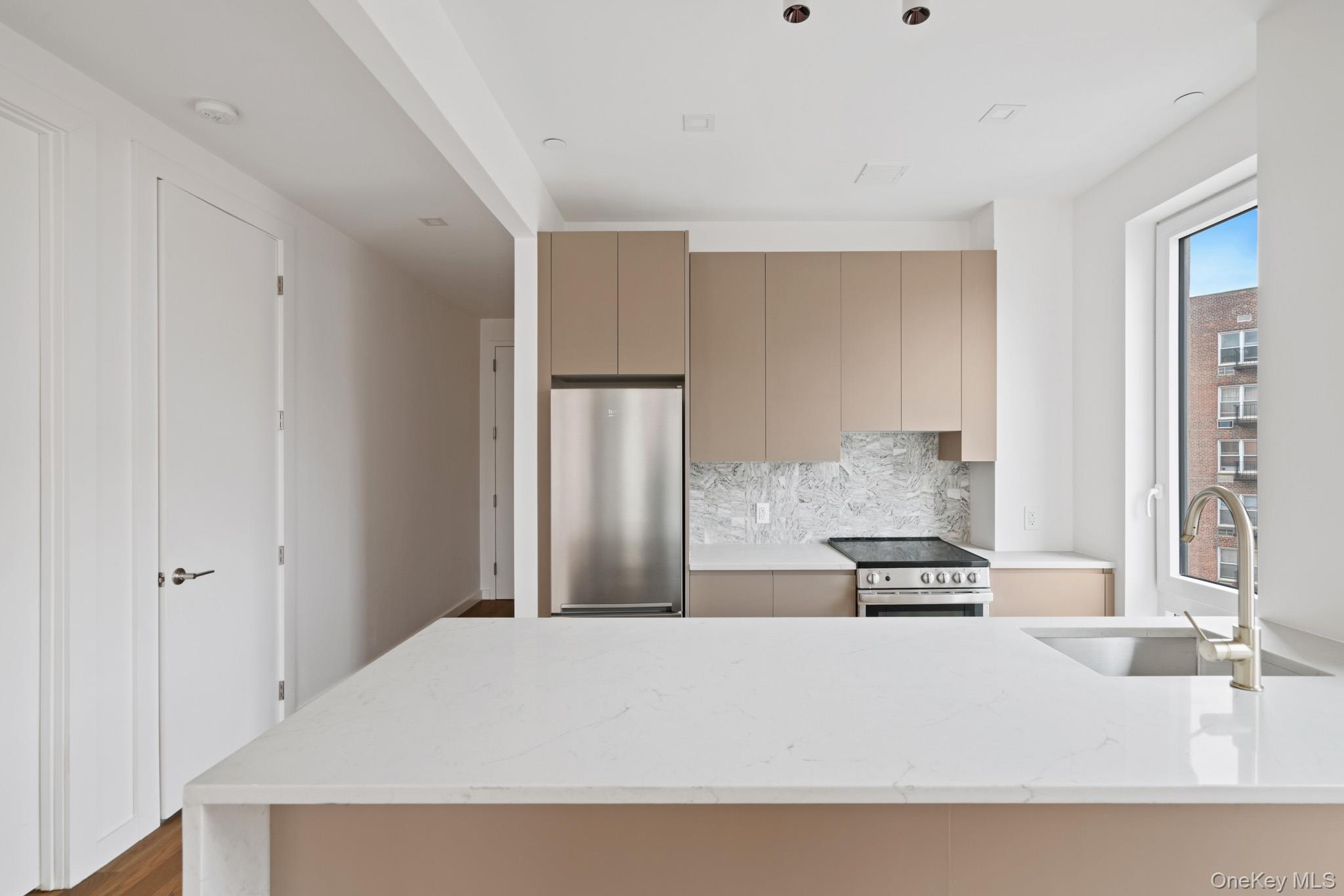 #12 photo, 13825 Barclay Ave, クイーンズ区 Flushing , NY 11354