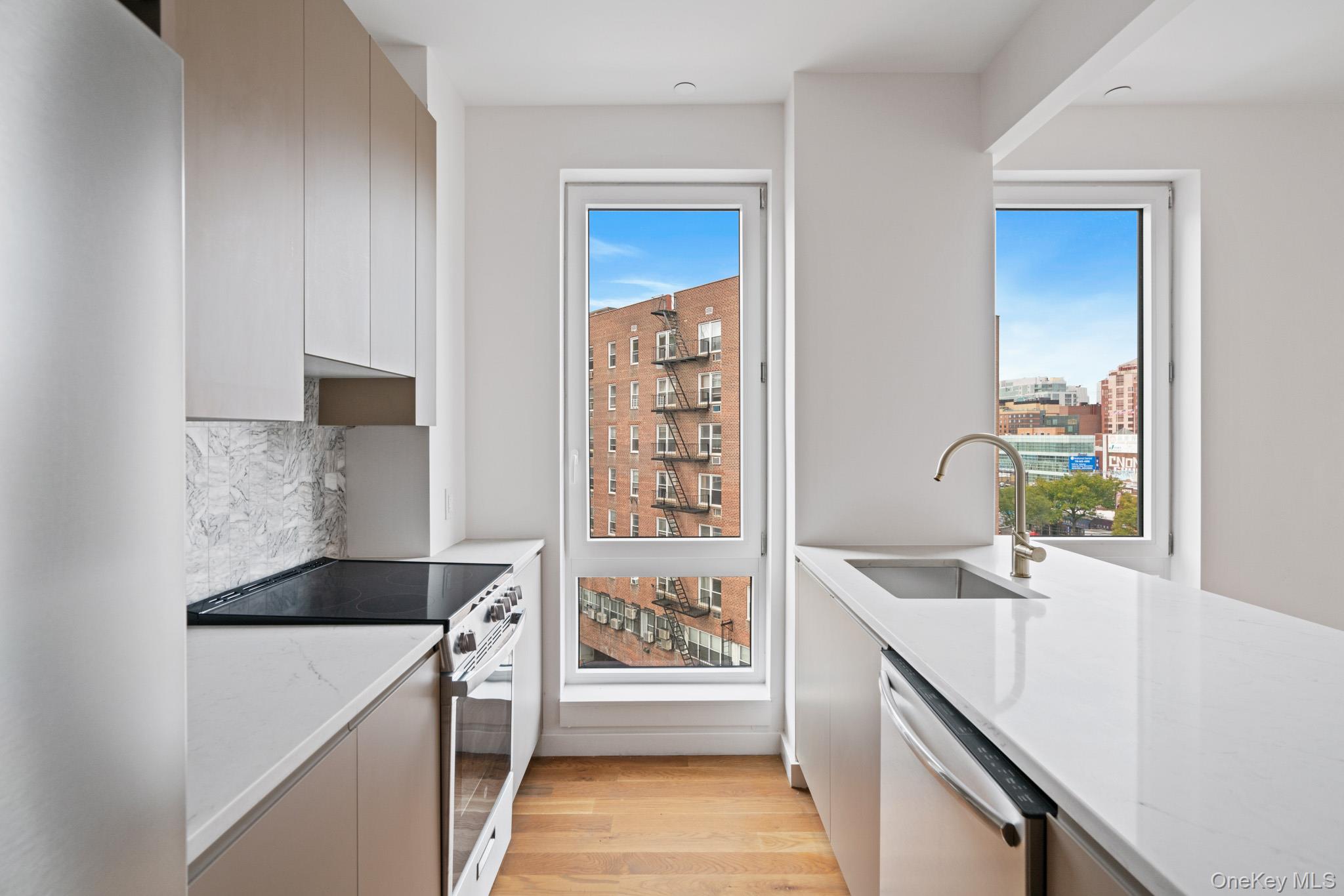 #13 photo, 13825 Barclay Ave, クイーンズ区 Flushing , NY 11354