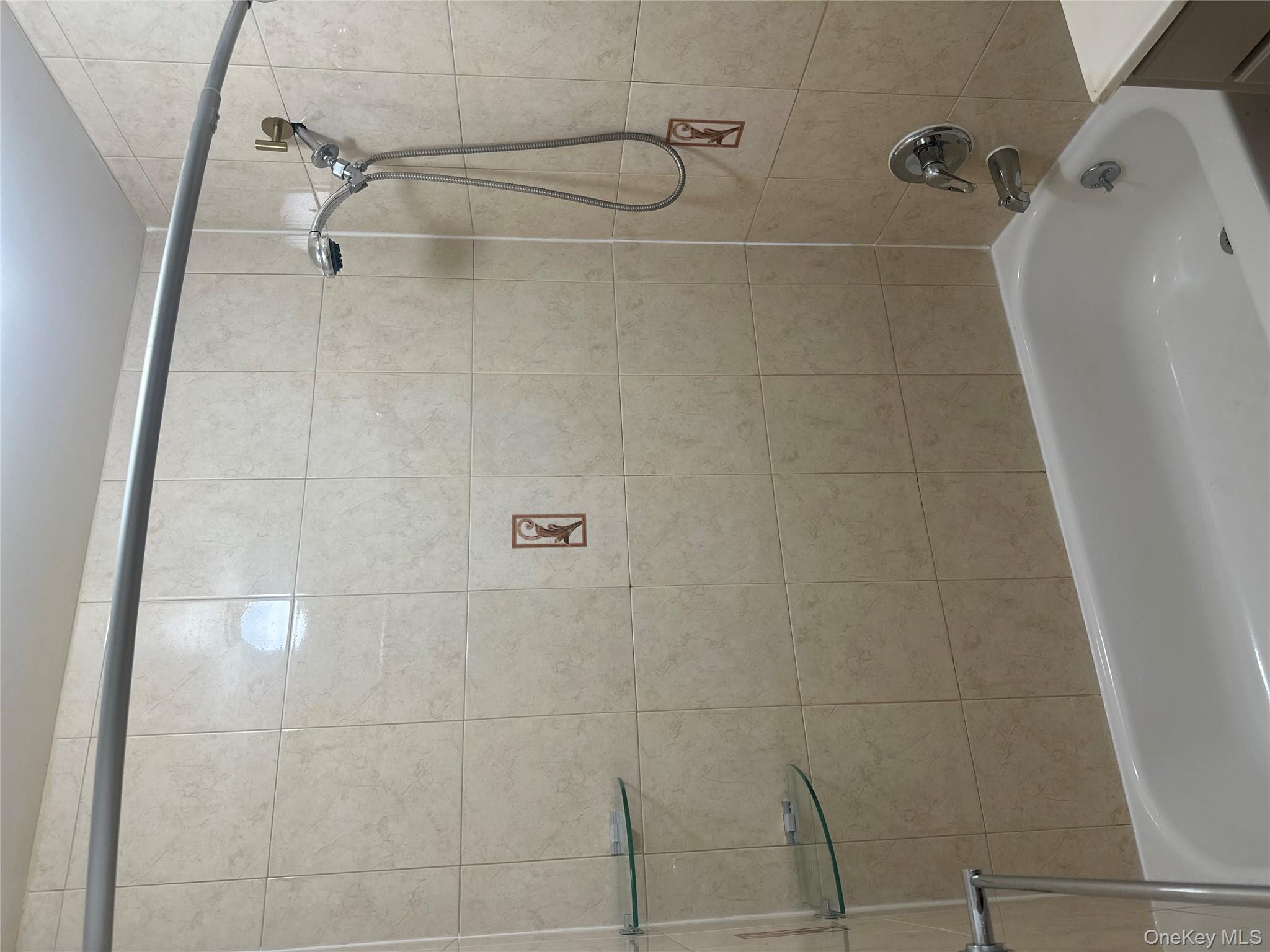 #7 photo, 40-35 95th Street, クイーンズ区 Elmhurst , NY 11373