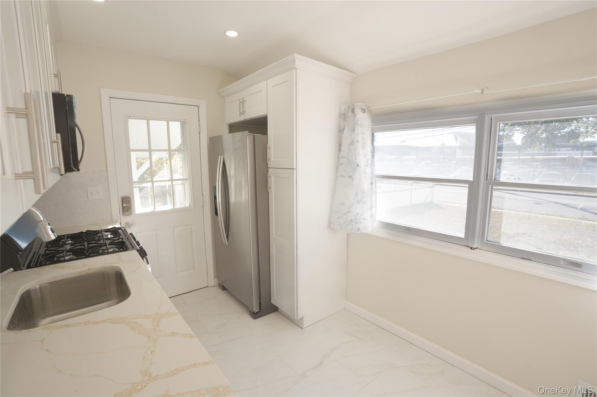 #10 photo, 351 Wicks Road, サフォーク郡 Brentwood , NY 11717