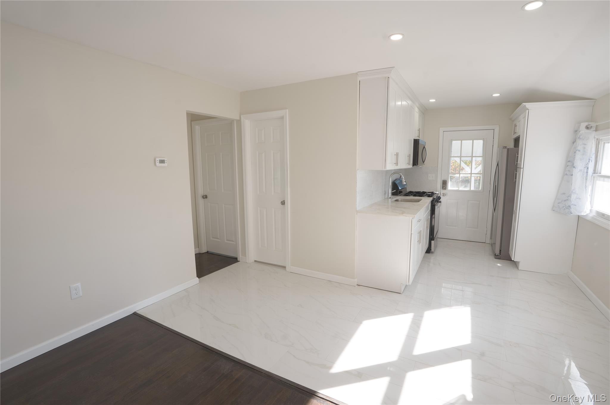 #11 photo, 351 Wicks Road, サフォーク郡 Brentwood , NY 11717