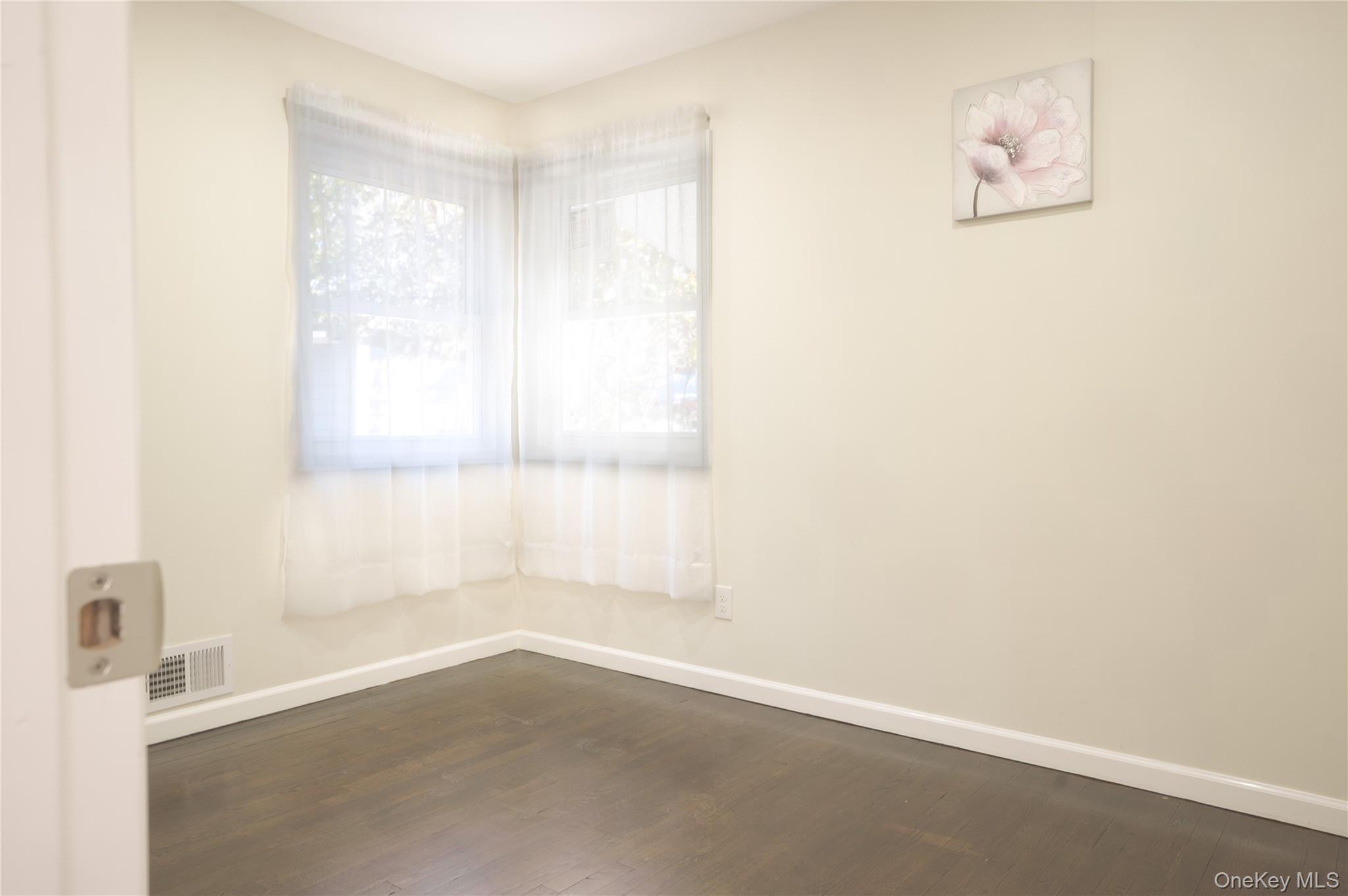 #13 photo, 351 Wicks Road, サフォーク郡 Brentwood , NY 11717