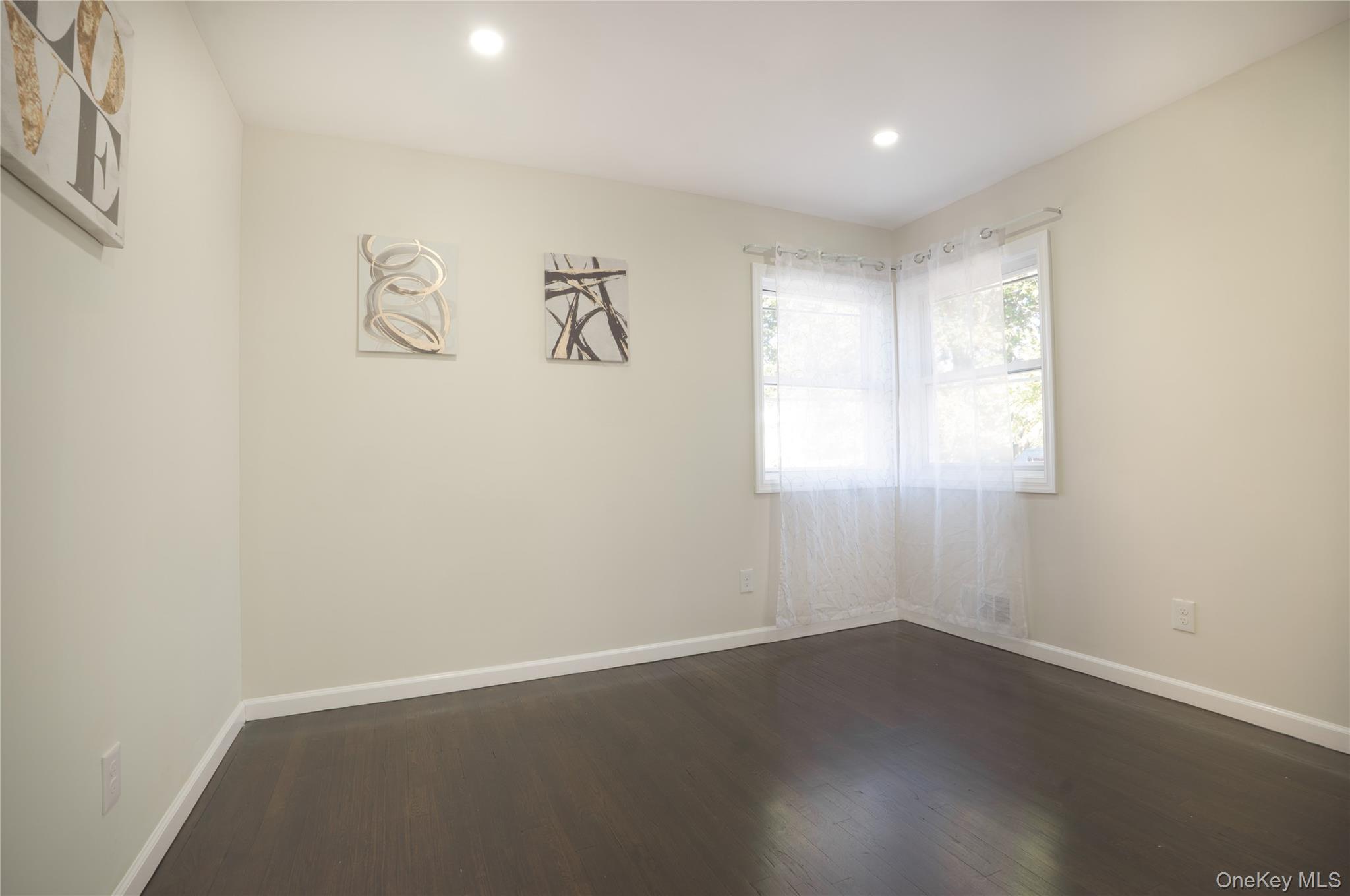 #15 photo, 351 Wicks Road, サフォーク郡 Brentwood , NY 11717