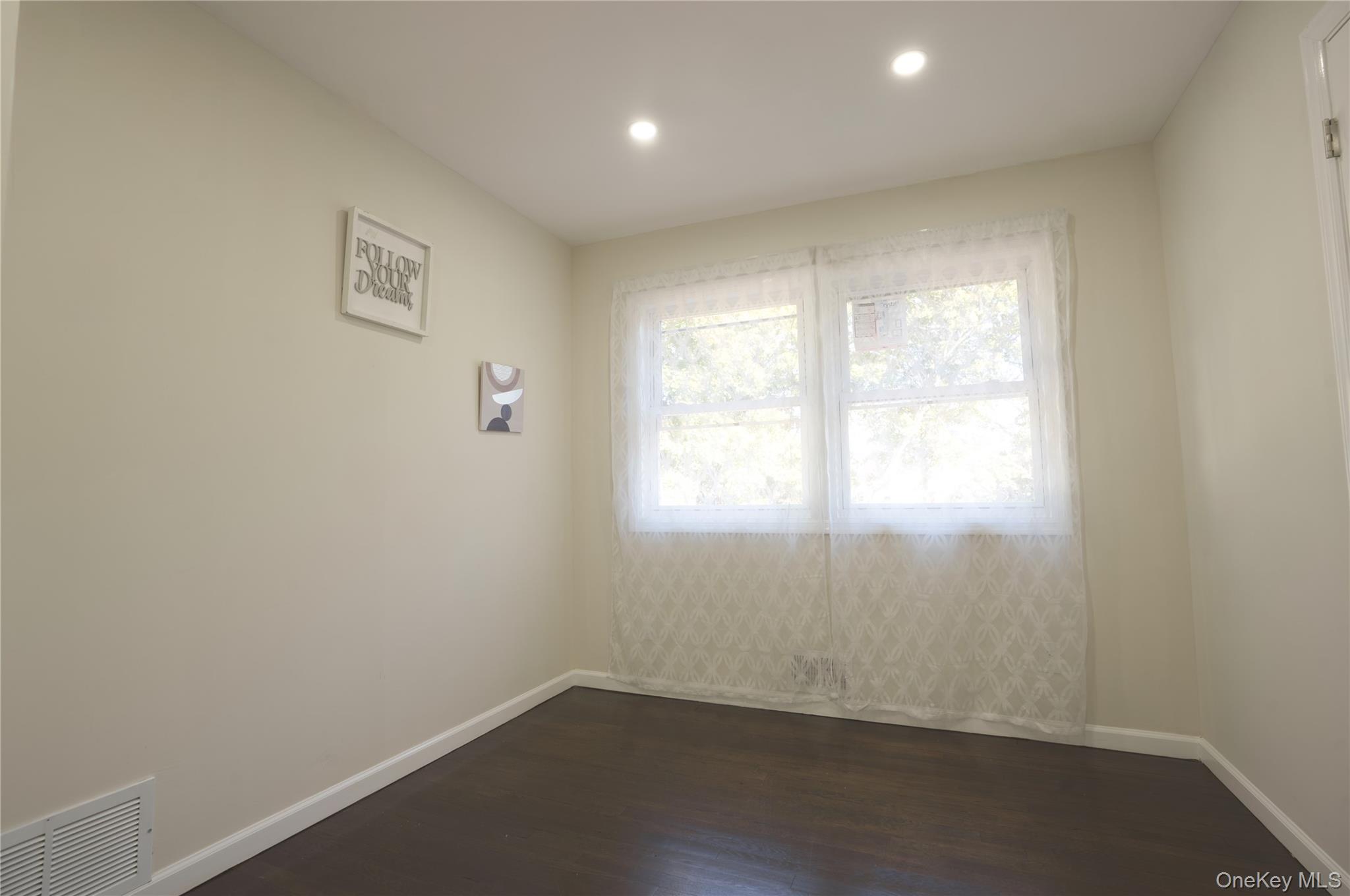 #18 photo, 351 Wicks Road, サフォーク郡 Brentwood , NY 11717