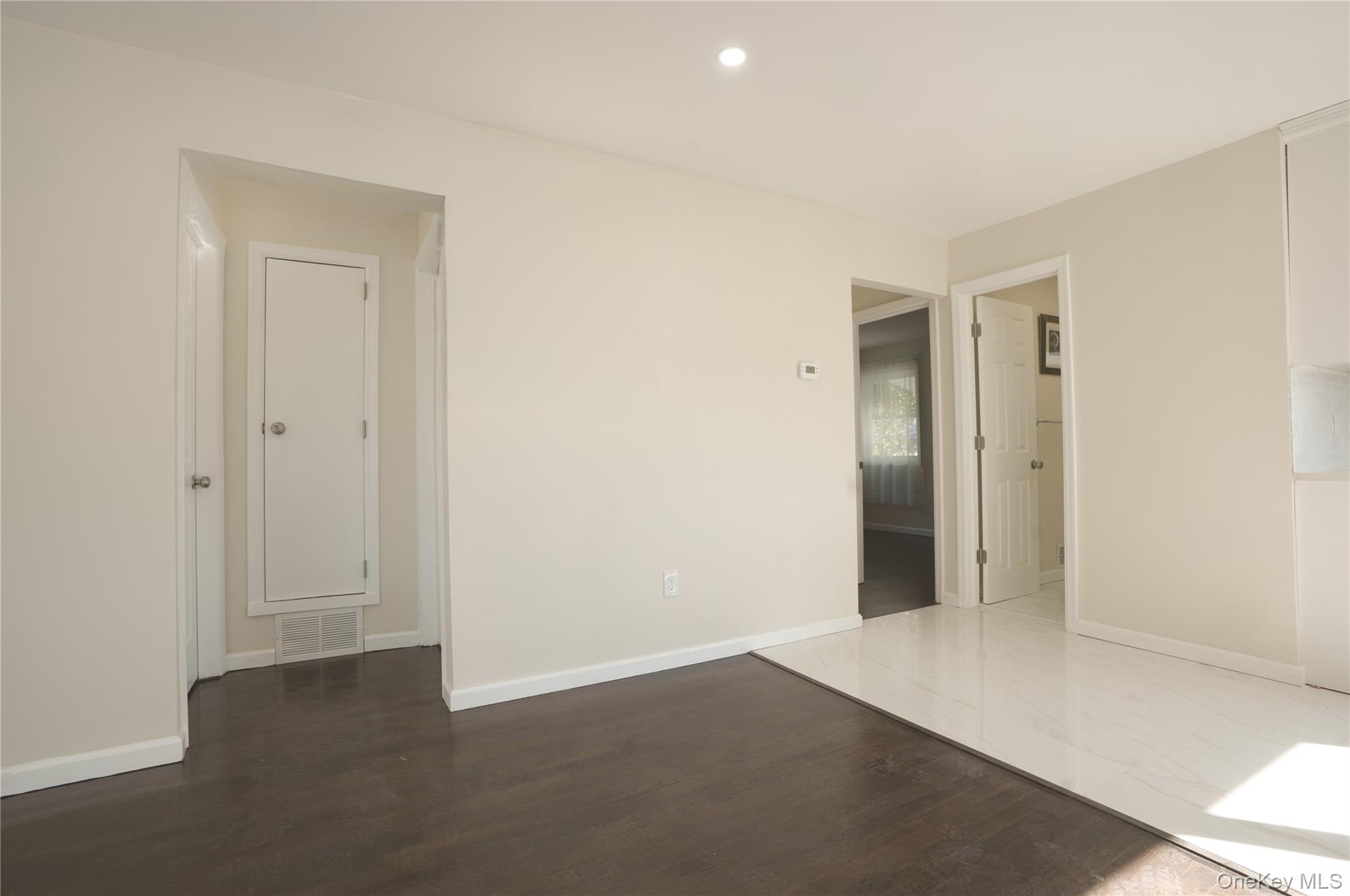 #20 photo, 351 Wicks Road, サフォーク郡 Brentwood , NY 11717