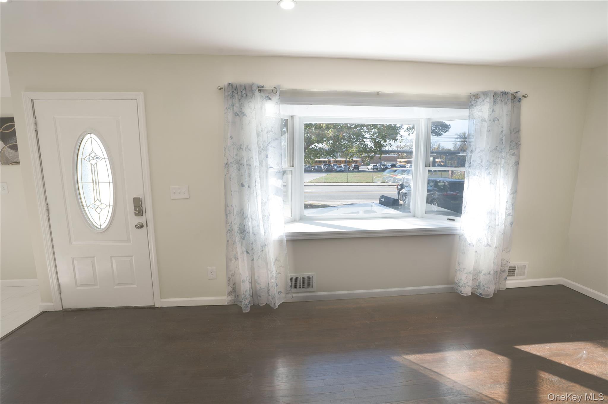 #6 photo, 351 Wicks Road, サフォーク郡 Brentwood , NY 11717