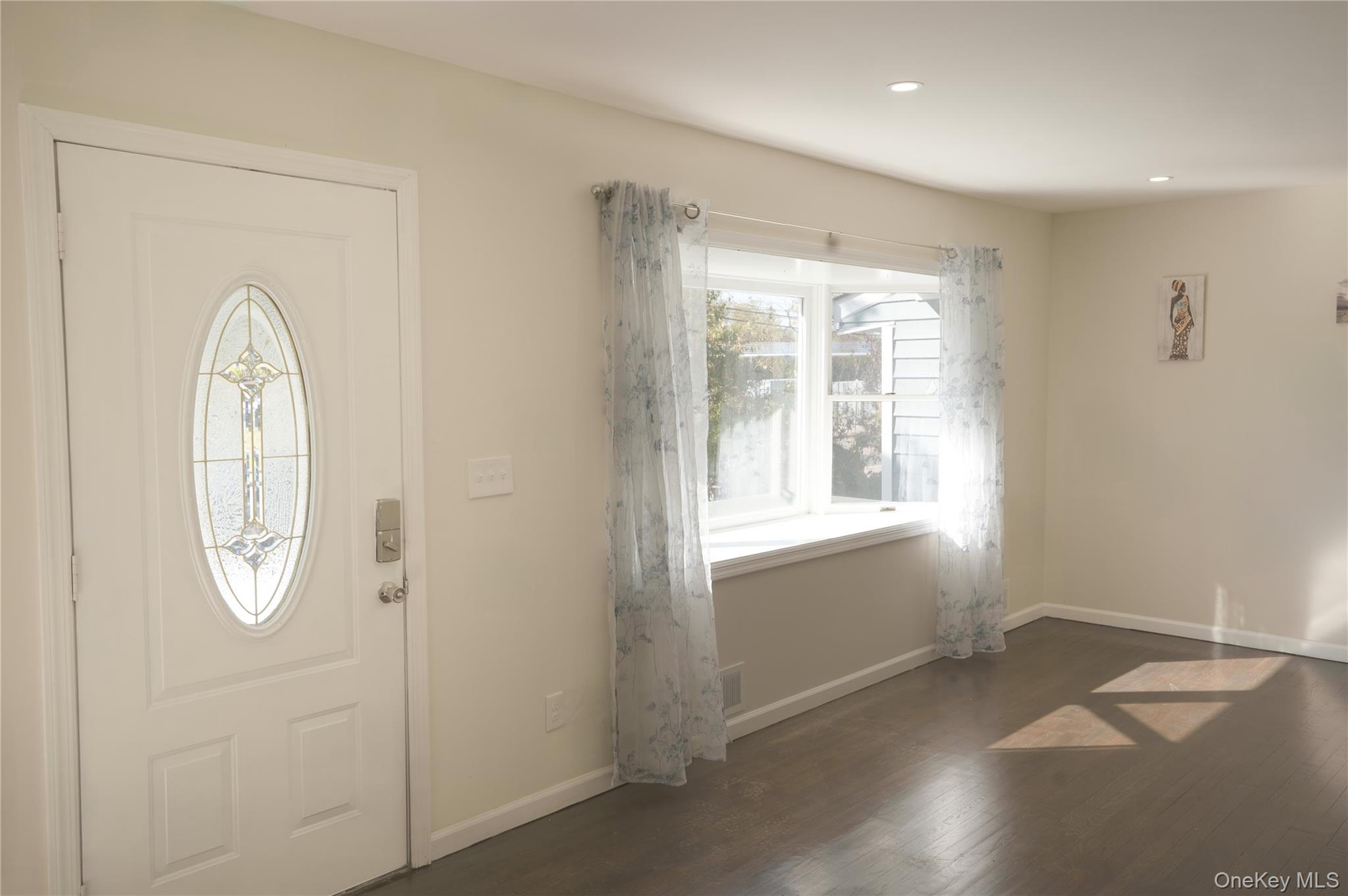 #7 photo, 351 Wicks Road, サフォーク郡 Brentwood , NY 11717