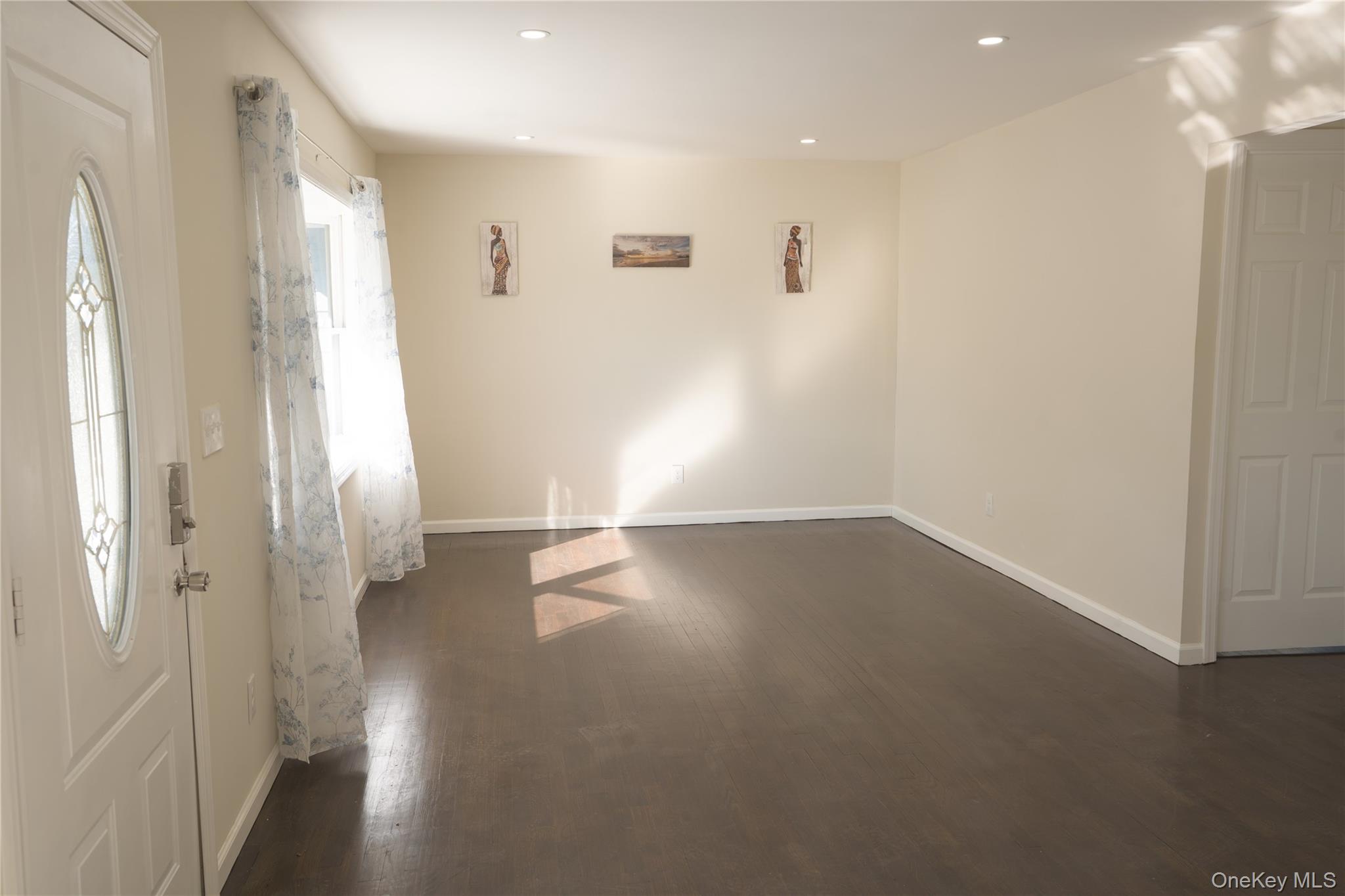 #8 photo, 351 Wicks Road, サフォーク郡 Brentwood , NY 11717