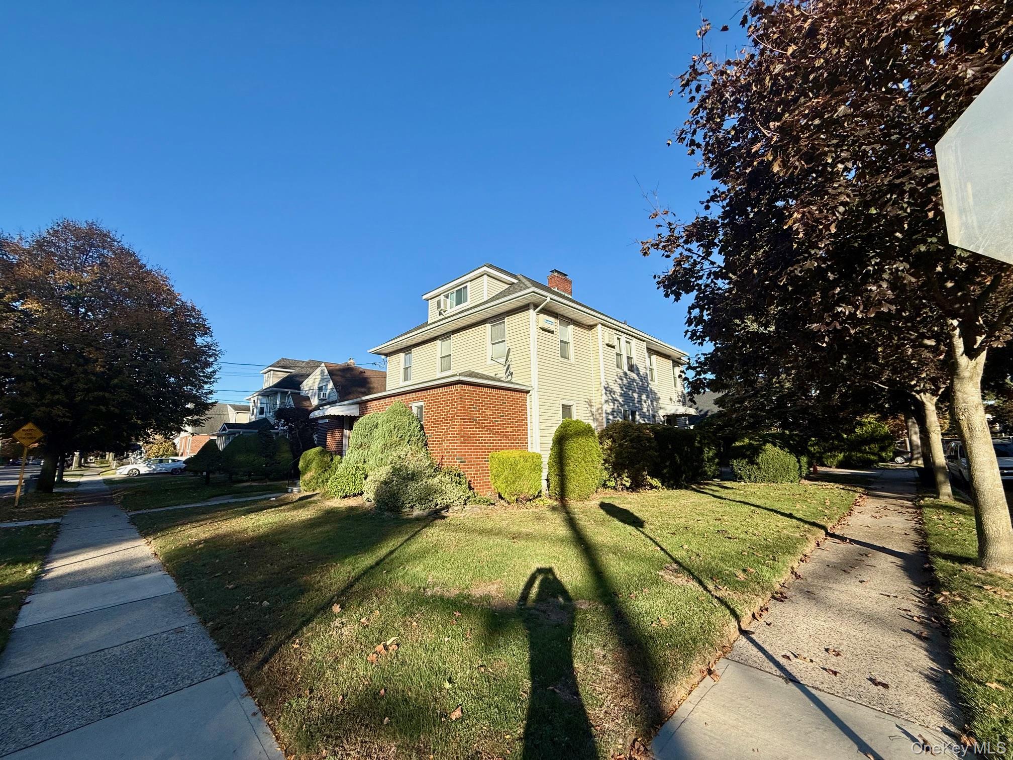 #3 photo, 191 Floral Boulevard, Floral Park , NY 11001