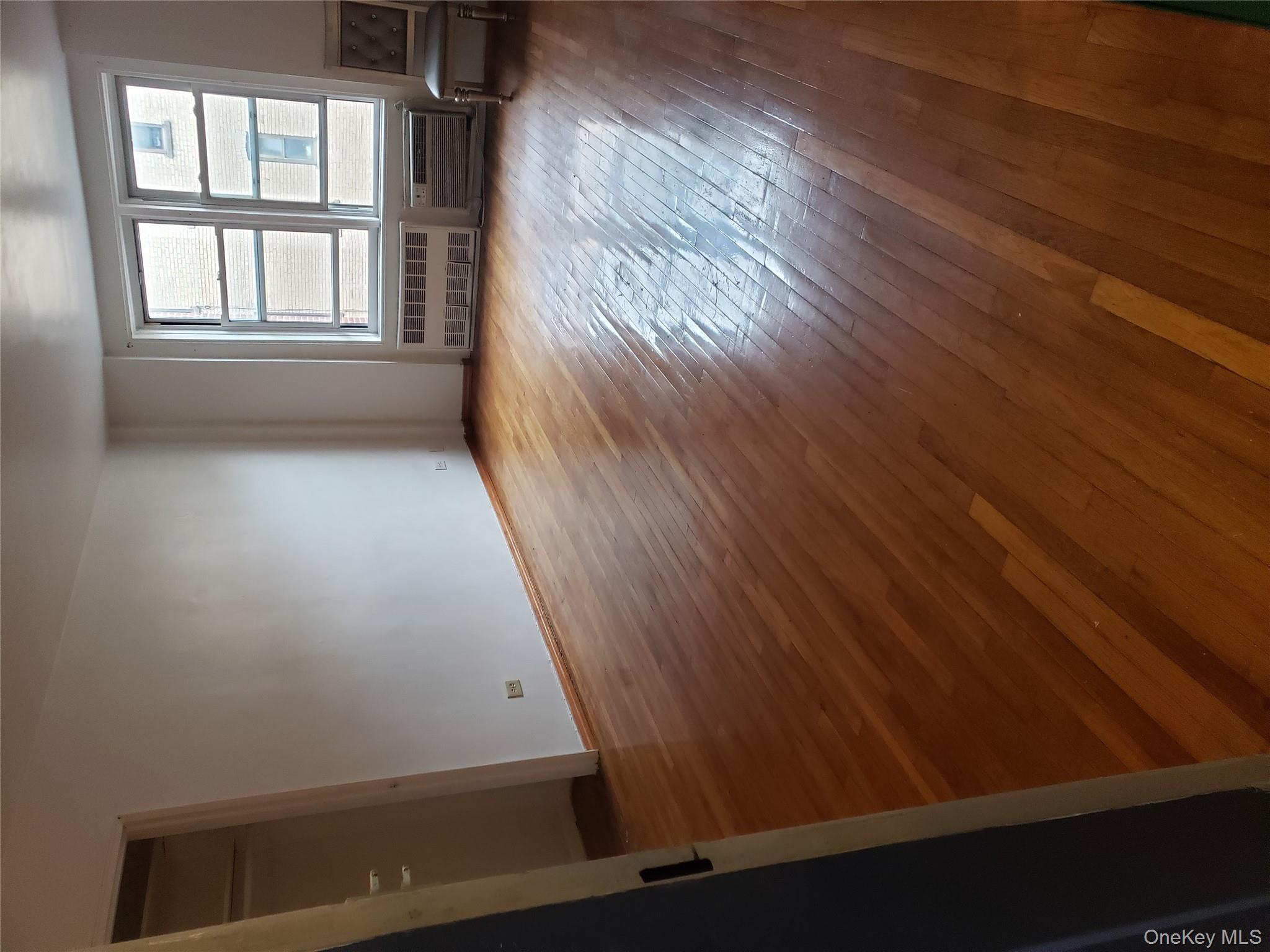 #2 photo, 1332 Metropolitan Avenue, ブロンクス区 Bronx , NY 10462