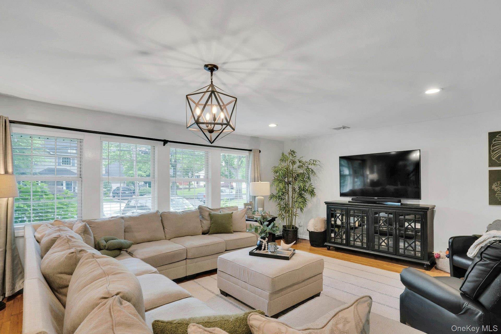 #14 photo, 12 Rachel Avenue, Commack , NY 11725