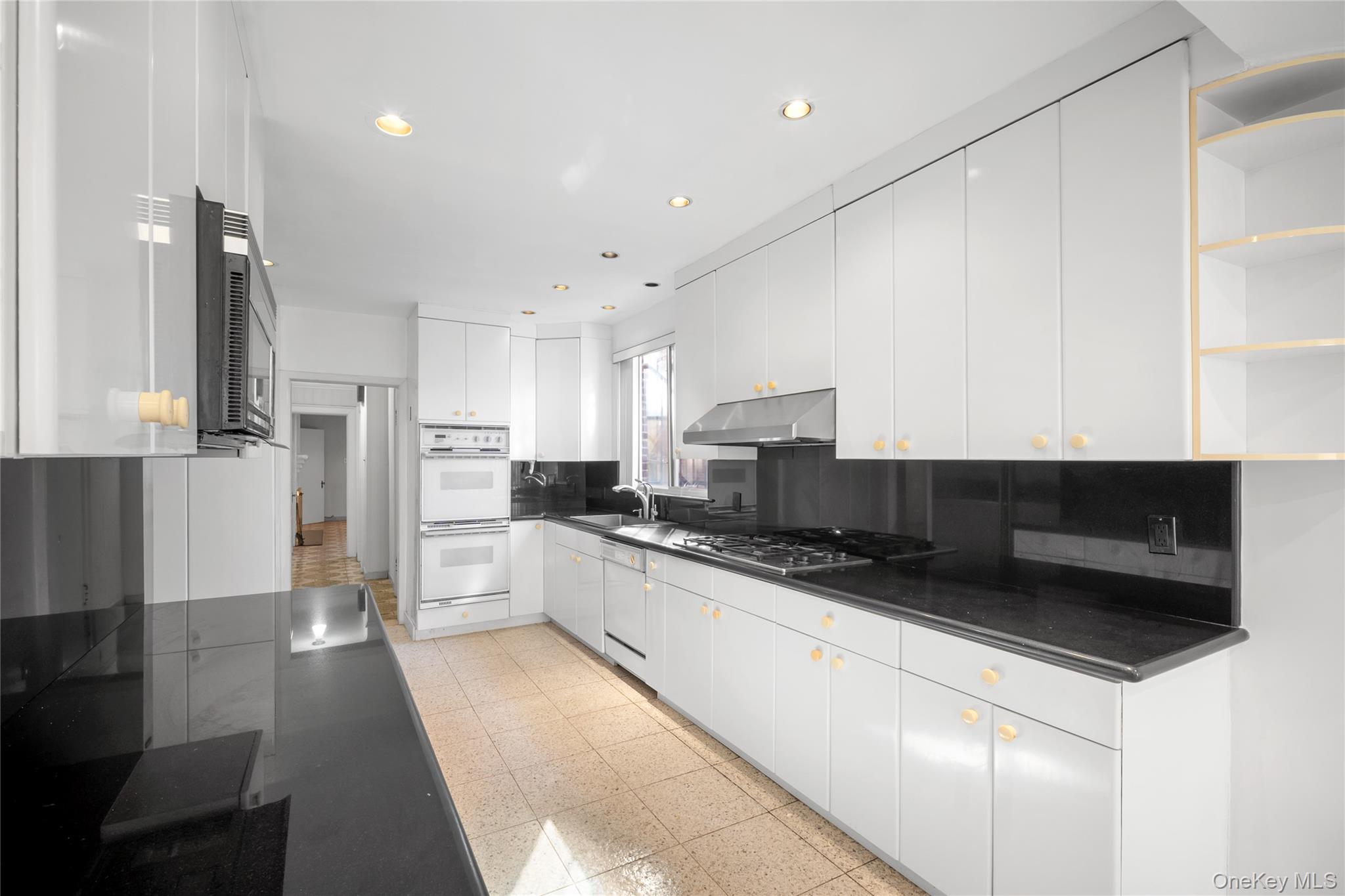 #15 photo, 83 Dartmouth Street, Forest Hills , NY 11375