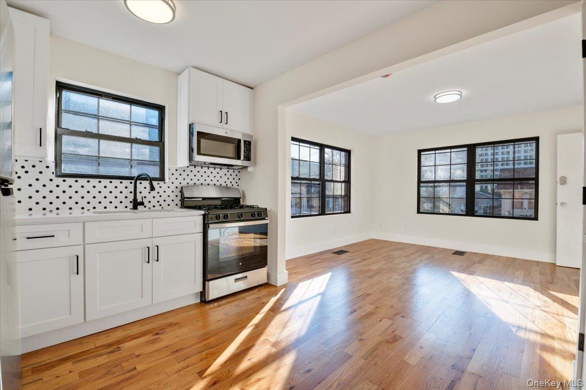 #7 photo, 166 Beach 4th Street, Far Rockaway , NY 11691