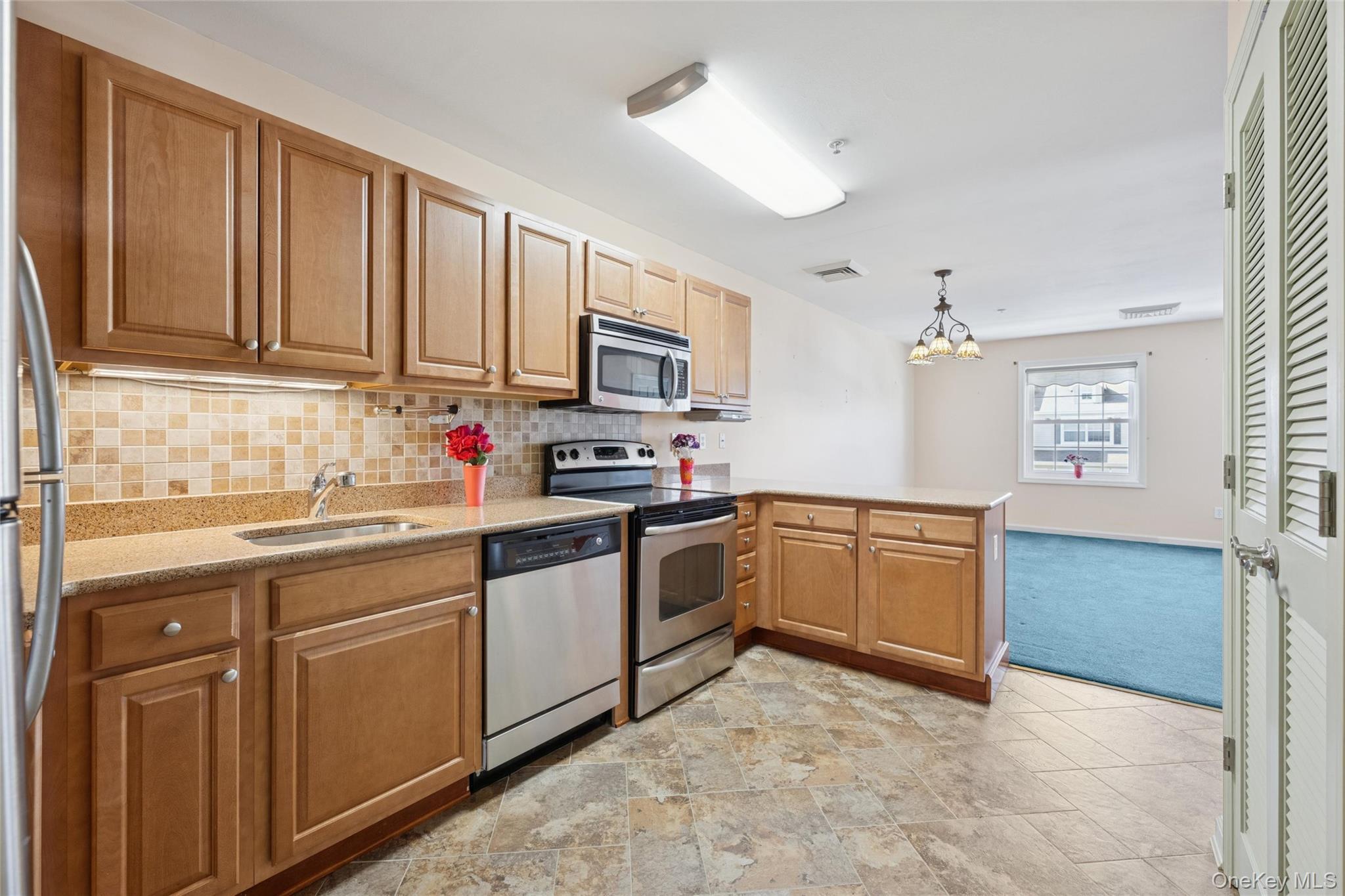 #12 photo, 1228 Willow Lane, ナッソー郡 Valley Stream , NY 11580