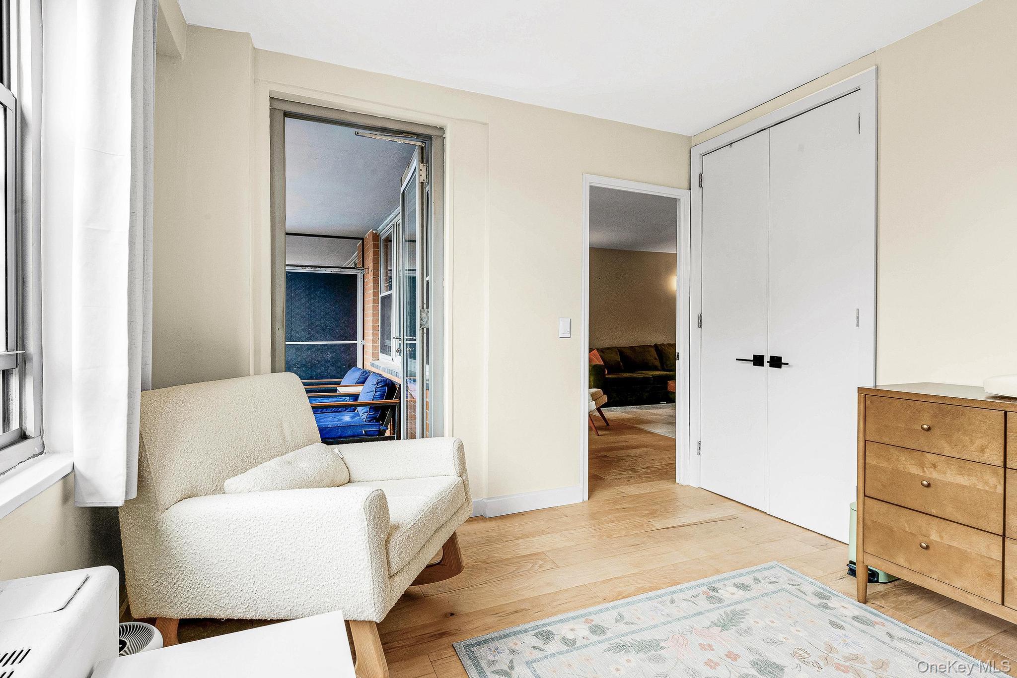 #11 photo, 70-25 Yellowstone Boulevard, クイーンズ区 Forest Hills , NY 11375