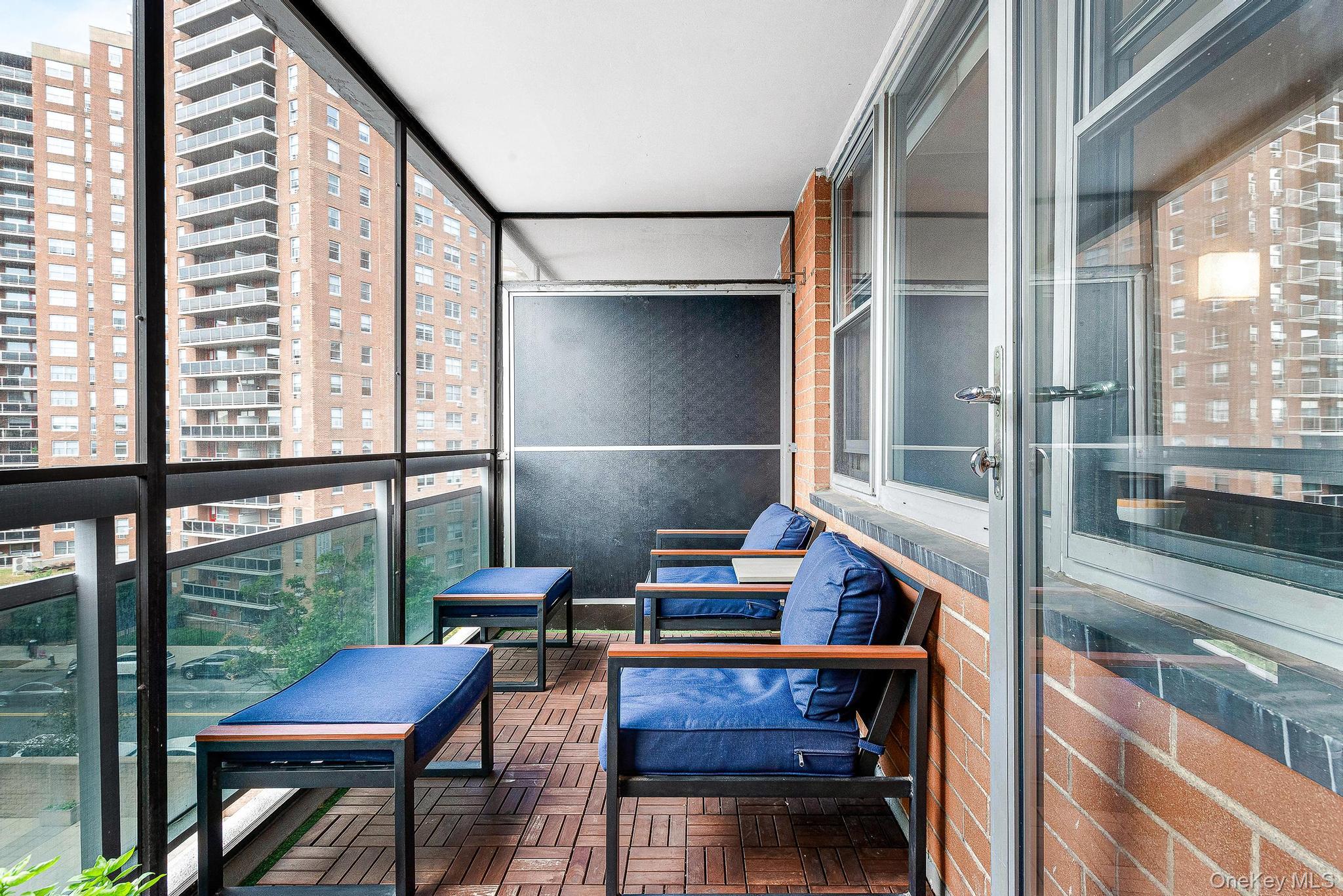 #12 photo, 70-25 Yellowstone Boulevard, クイーンズ区 Forest Hills , NY 11375