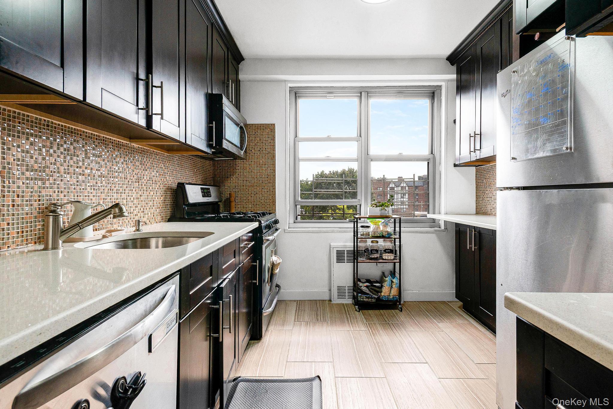 #17 photo, 70-25 Yellowstone Boulevard, クイーンズ区 Forest Hills , NY 11375