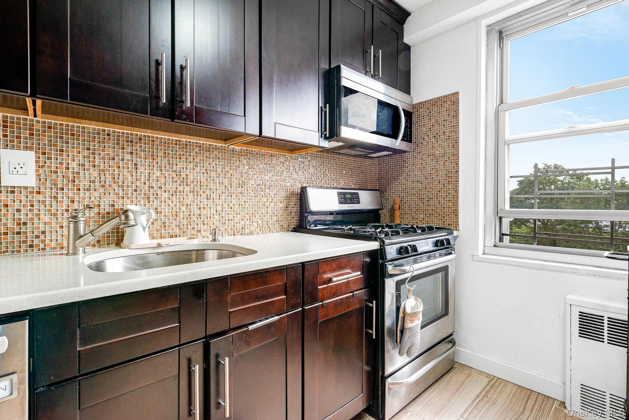 #19 photo, 70-25 Yellowstone Boulevard, クイーンズ区 Forest Hills , NY 11375