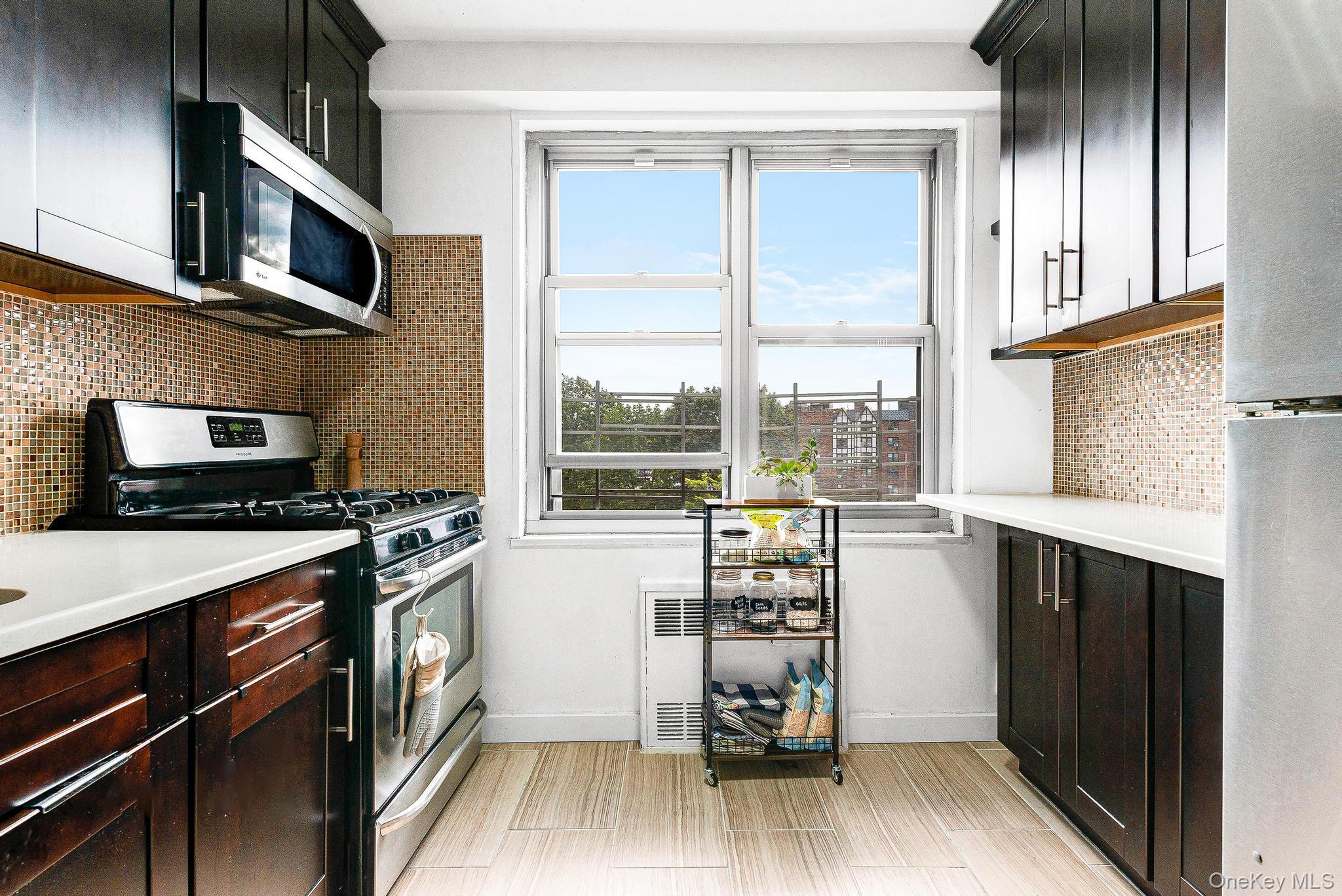 #20 photo, 70-25 Yellowstone Boulevard, クイーンズ区 Forest Hills , NY 11375