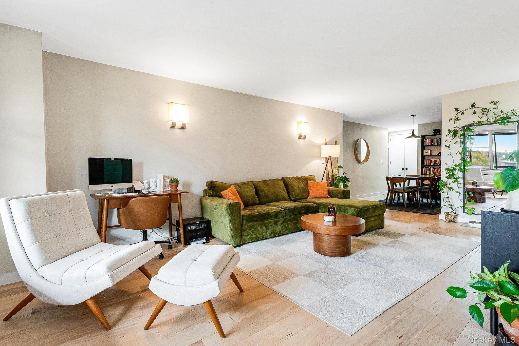 #6 photo, 70-25 Yellowstone Boulevard, クイーンズ区 Forest Hills , NY 11375