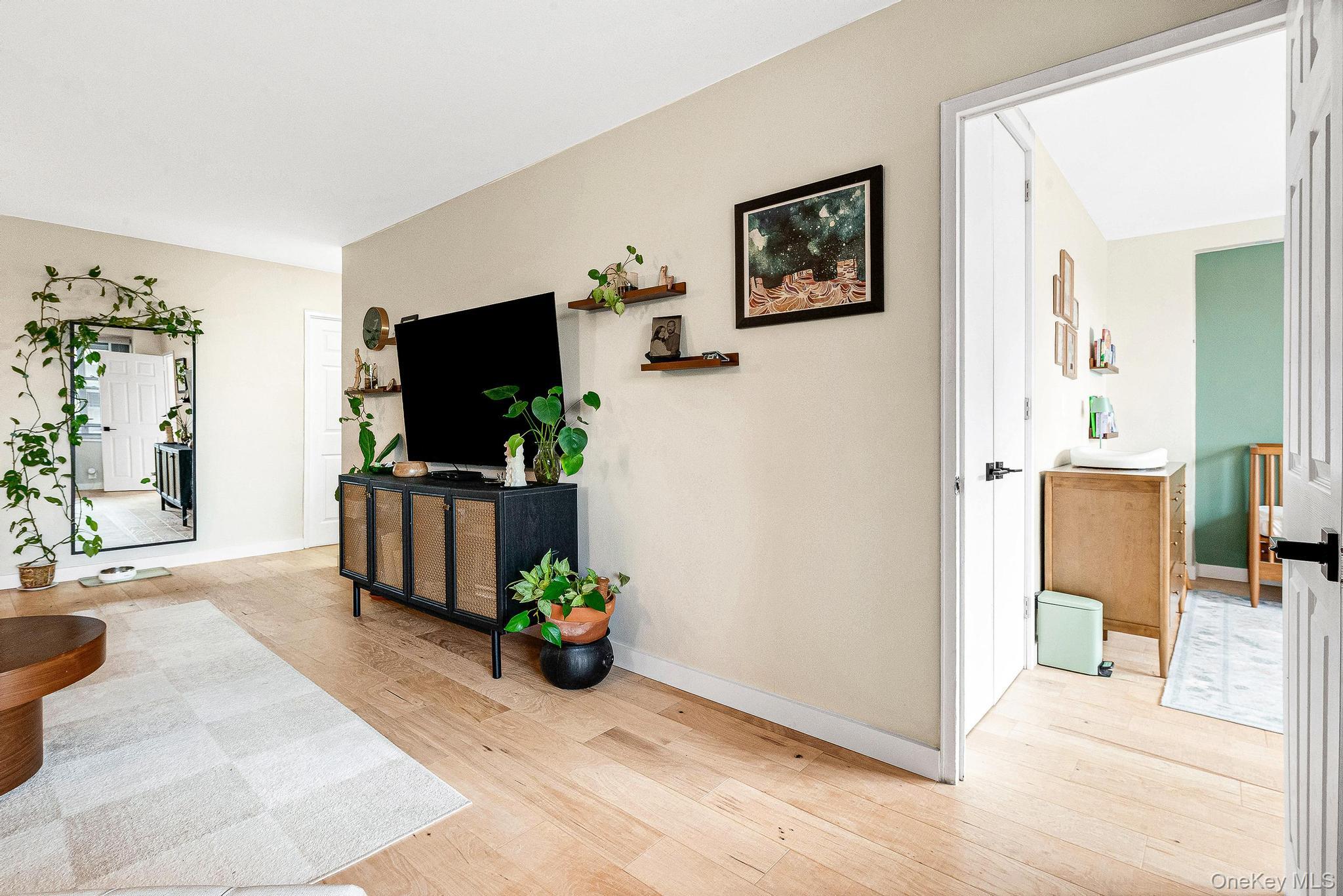 #8 photo, 70-25 Yellowstone Boulevard, クイーンズ区 Forest Hills , NY 11375