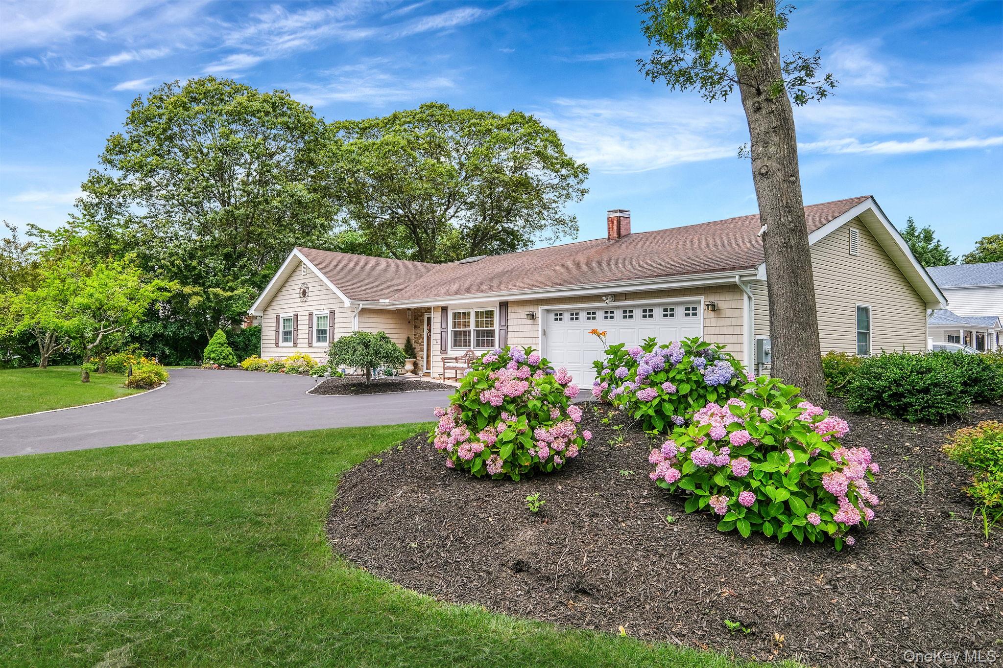 #1 photo, 22 Concord Drive, サフォーク郡 Holtsville , NY 11742